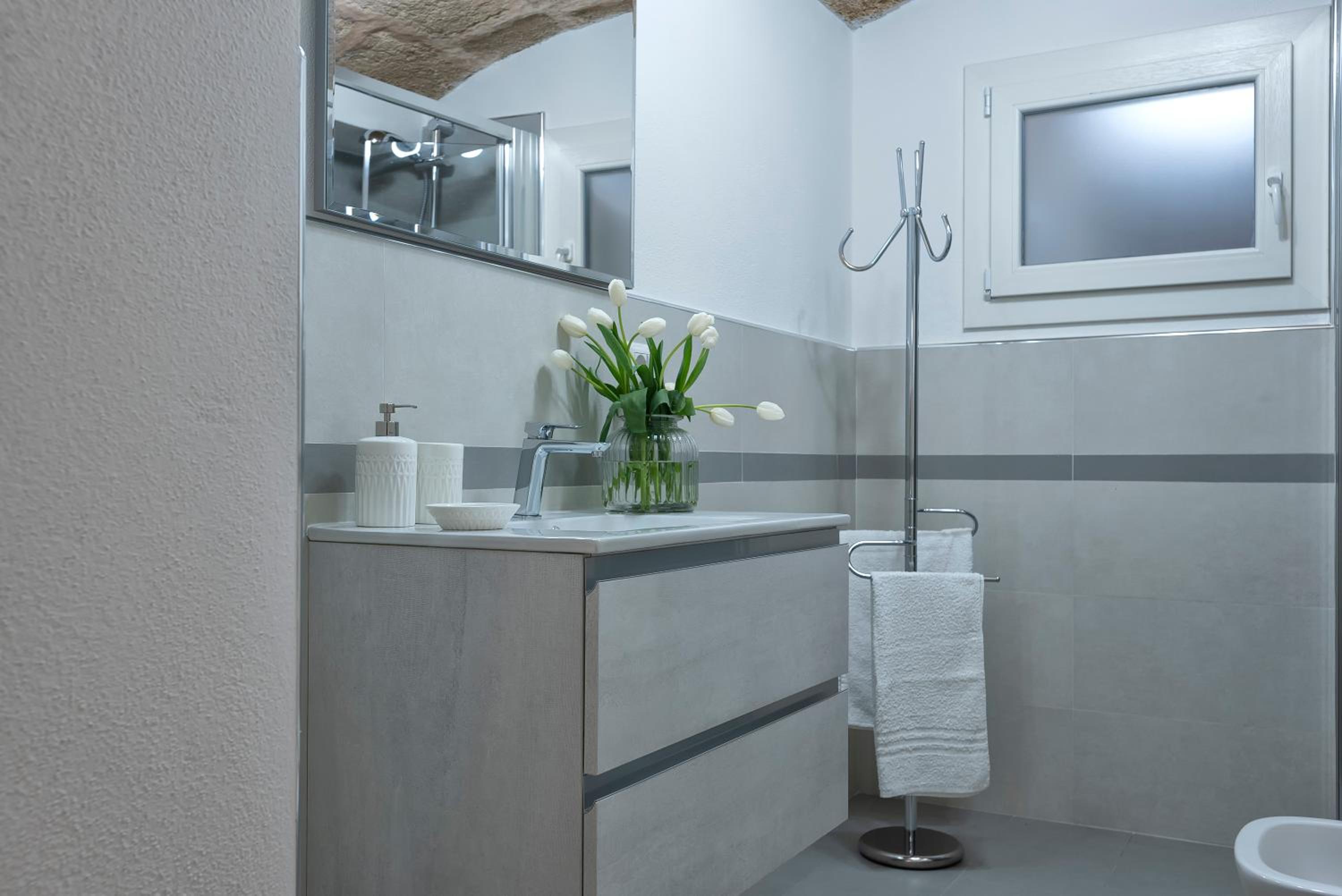 Triple Room with Private Bathroom - Photo 12