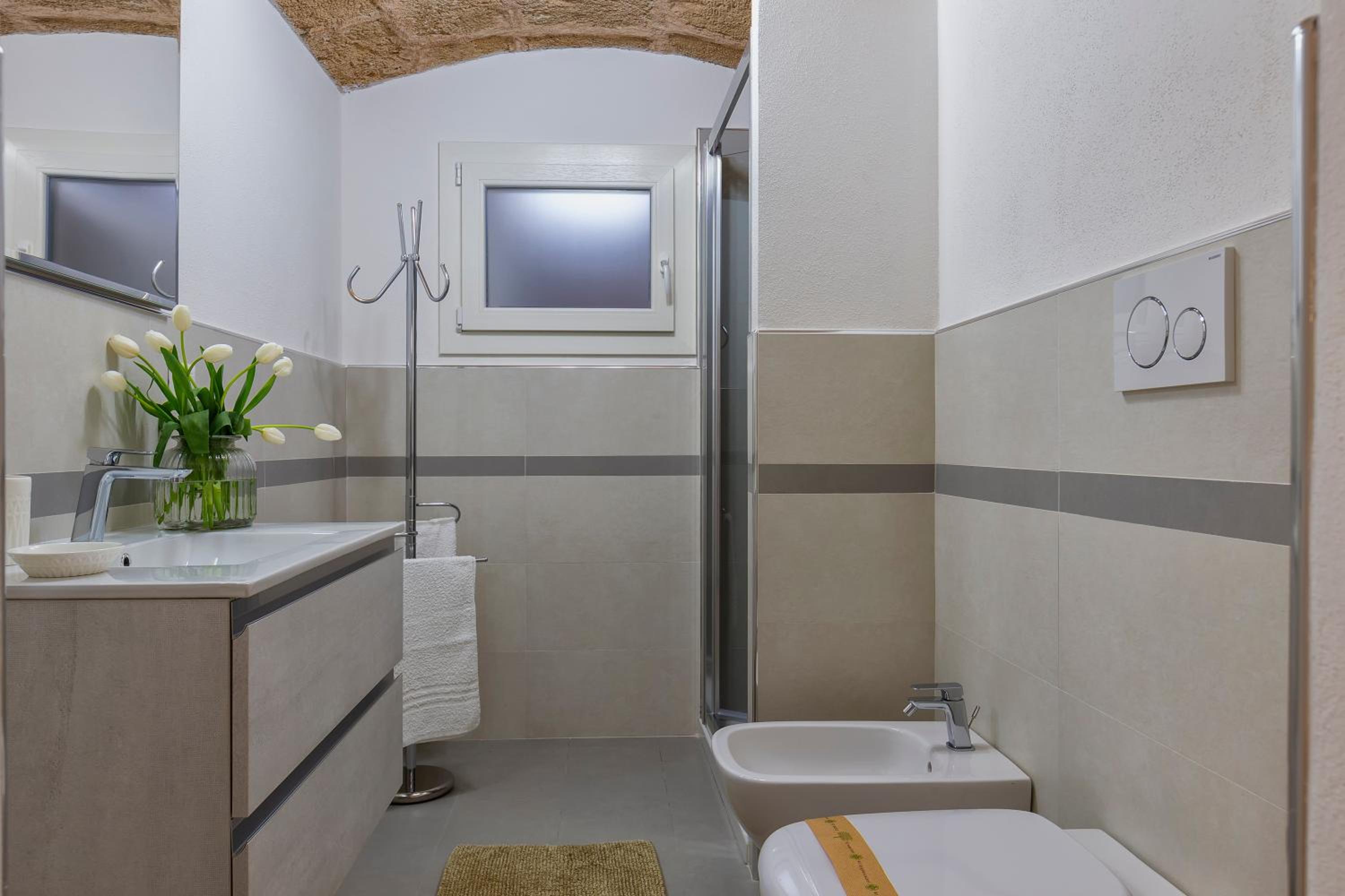 Triple Room with Private Bathroom - Photo 8