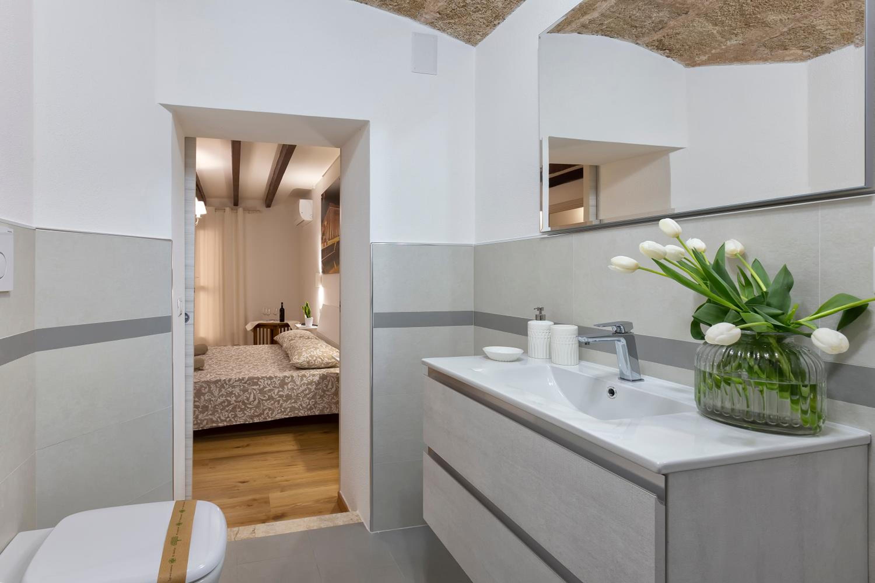 Triple Room with Private Bathroom - Photo 6