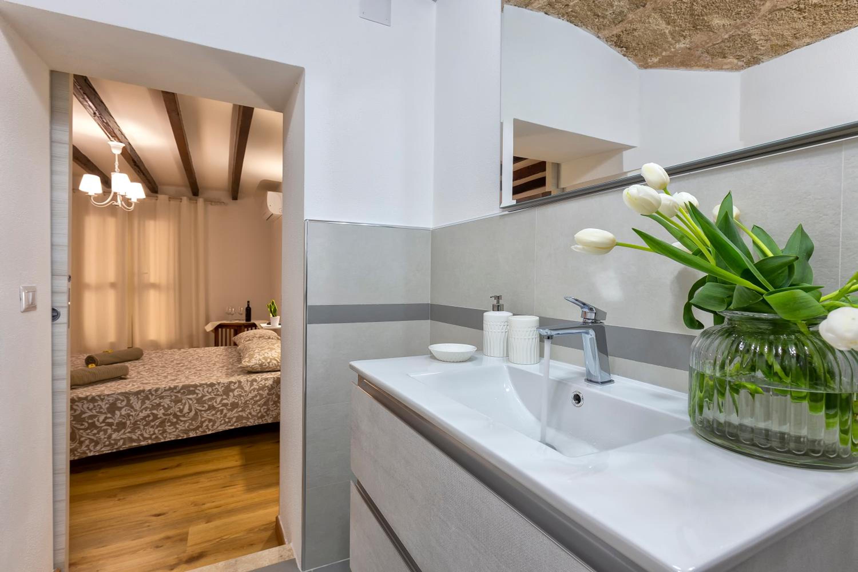 Triple Room with Private Bathroom - Photo 2