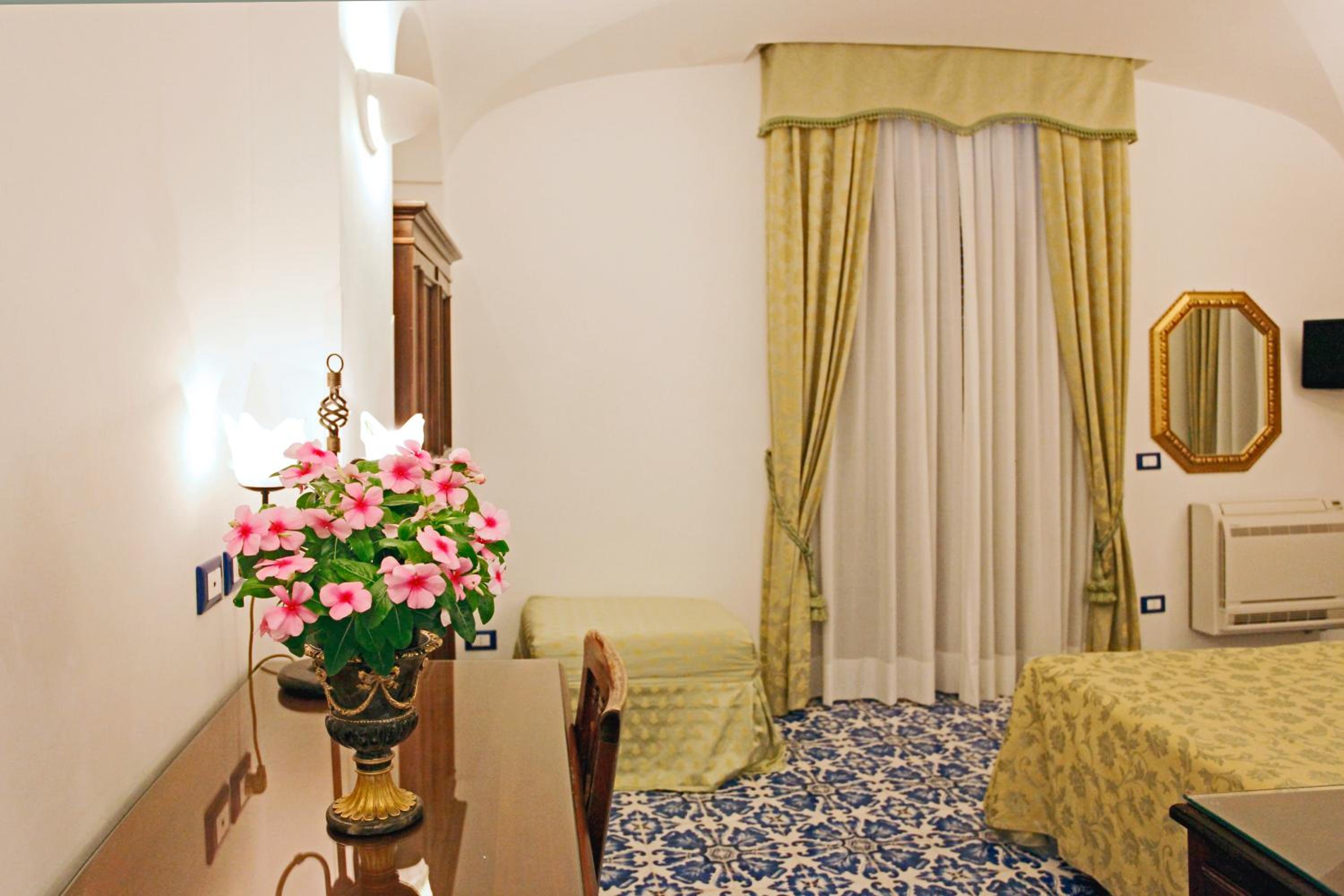 Standard Double or Twin Room with Sea View - Photo 29