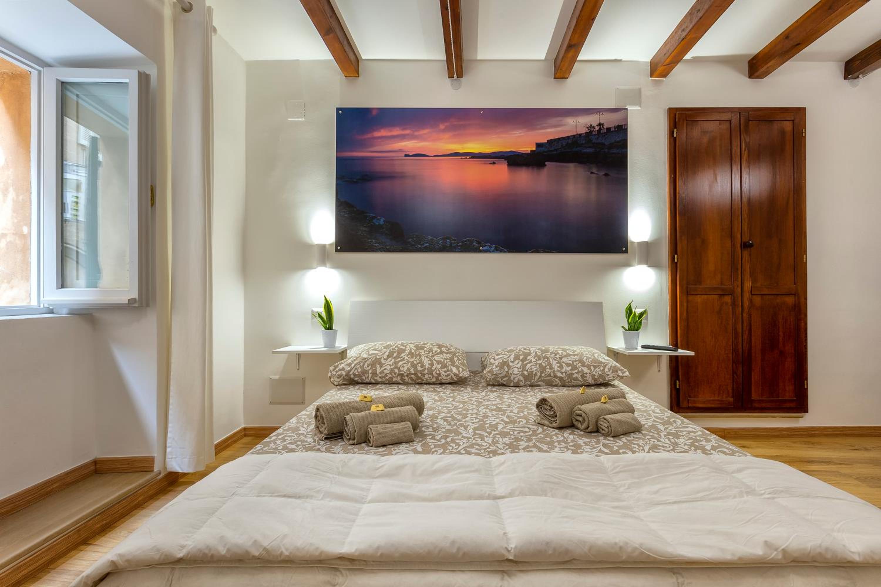 Deluxe Room (2 Adults + 1 Child)
