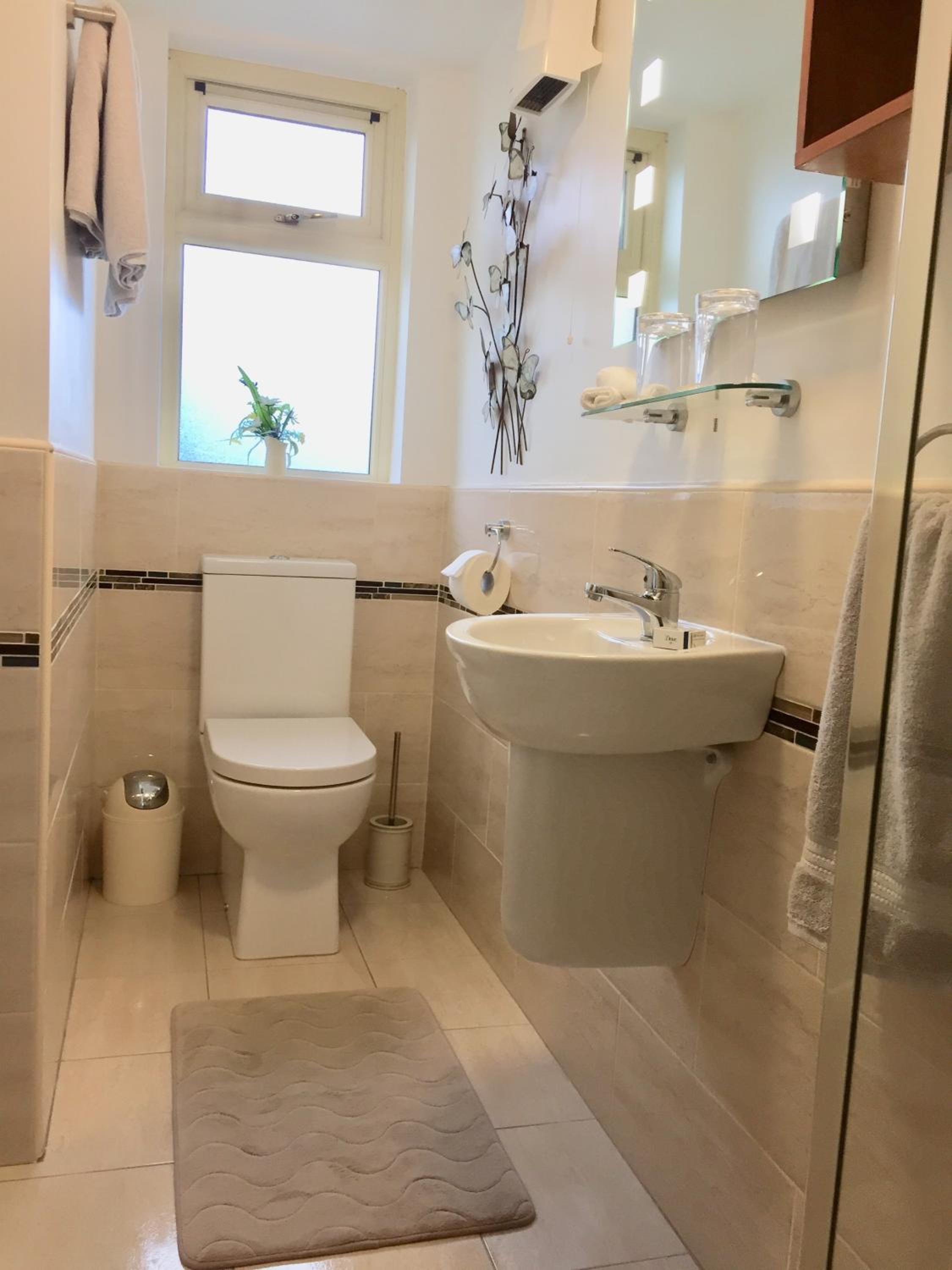 Standard Twin Room - Photo 6