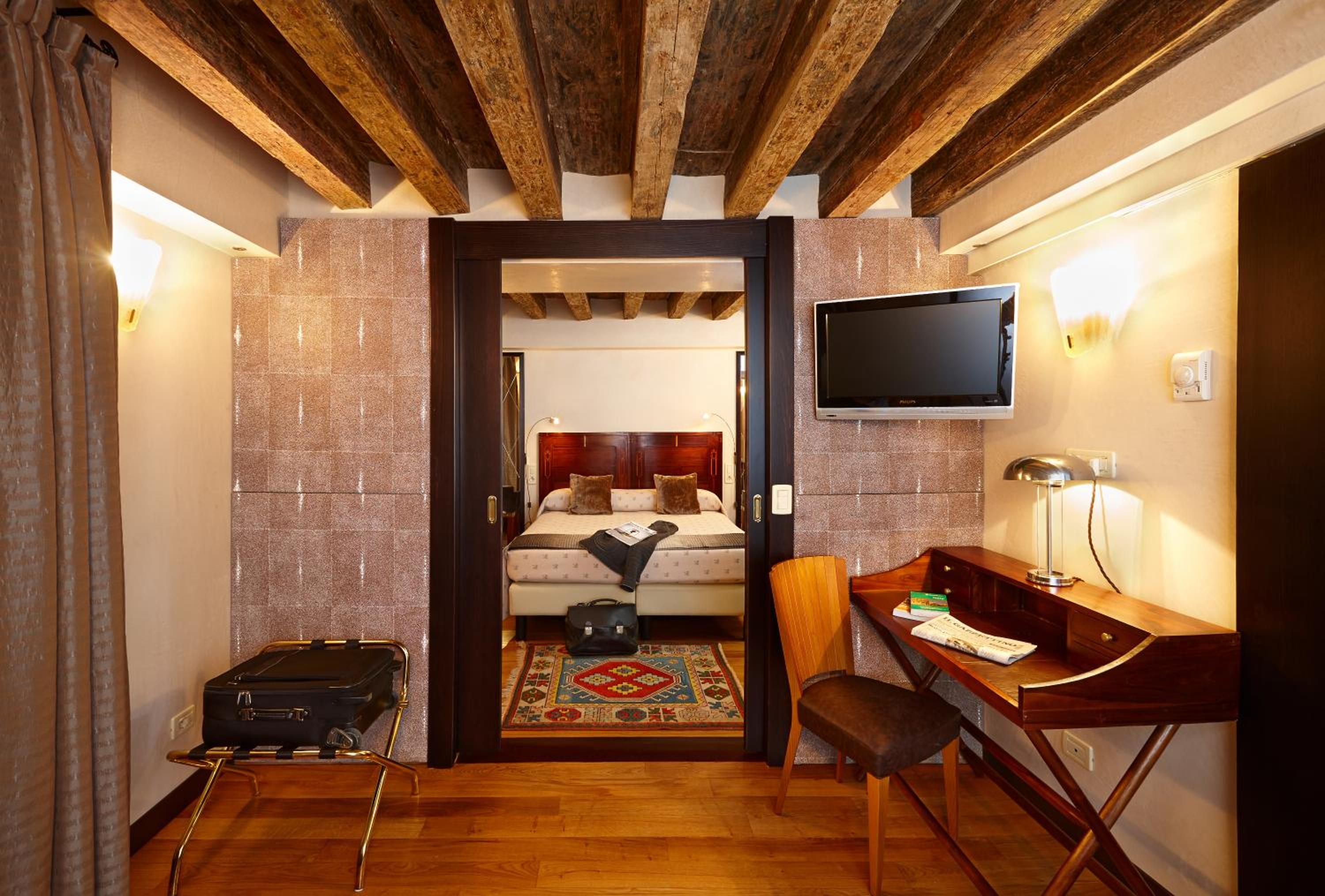 Superior Double or Twin Room - Photo 3