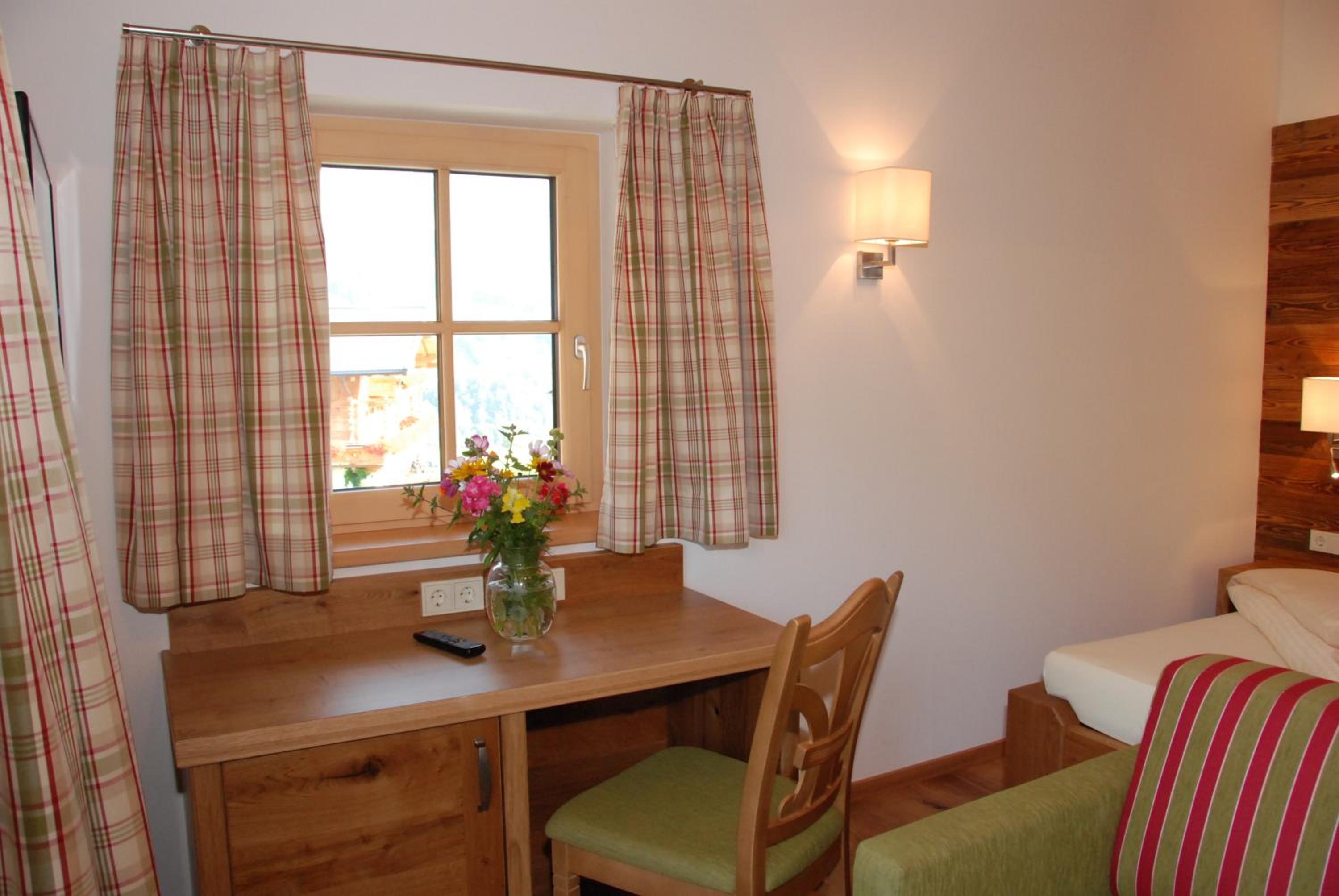 Double Room with Balcony - Photo 3