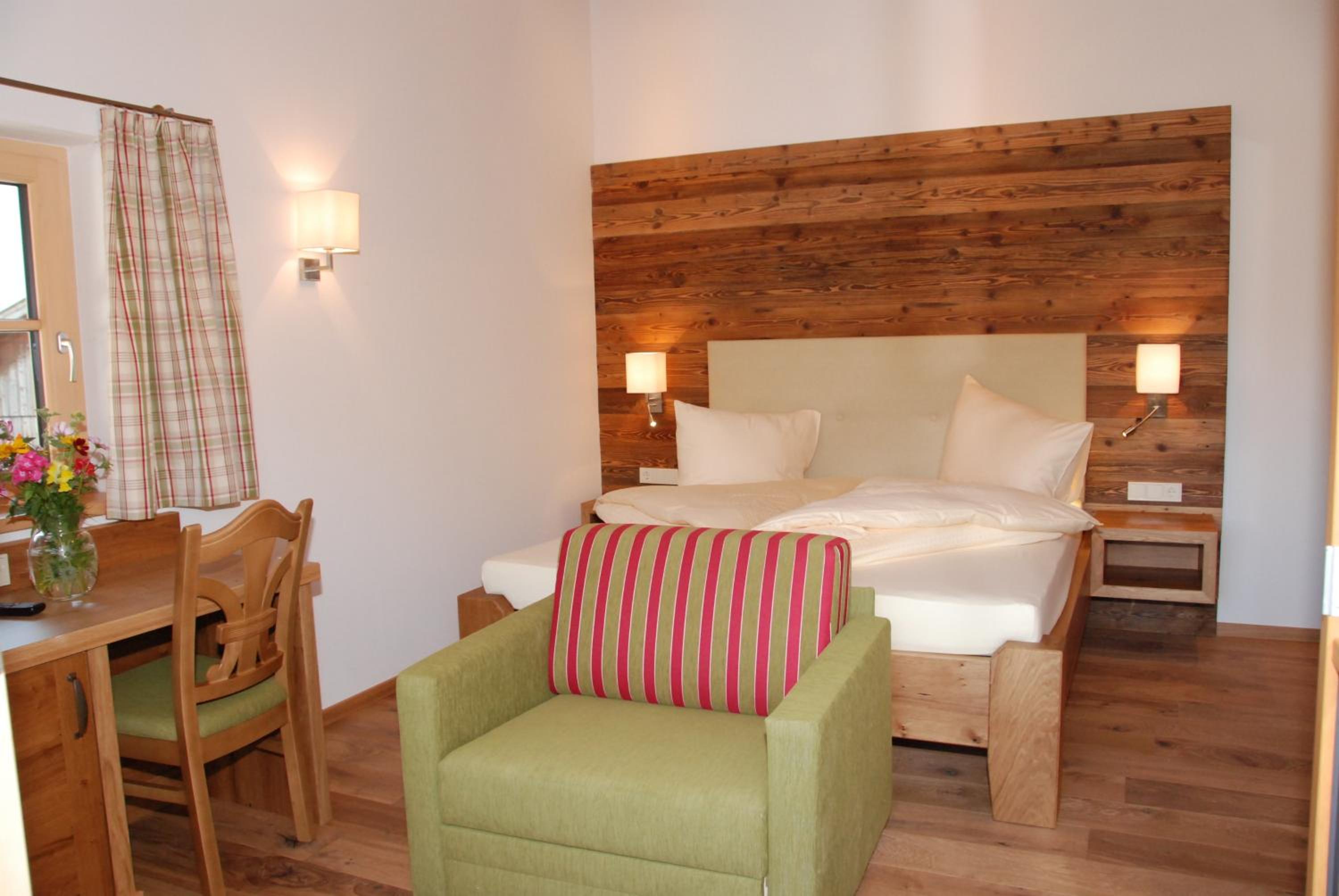 Double Room with Balcony - Photo 4