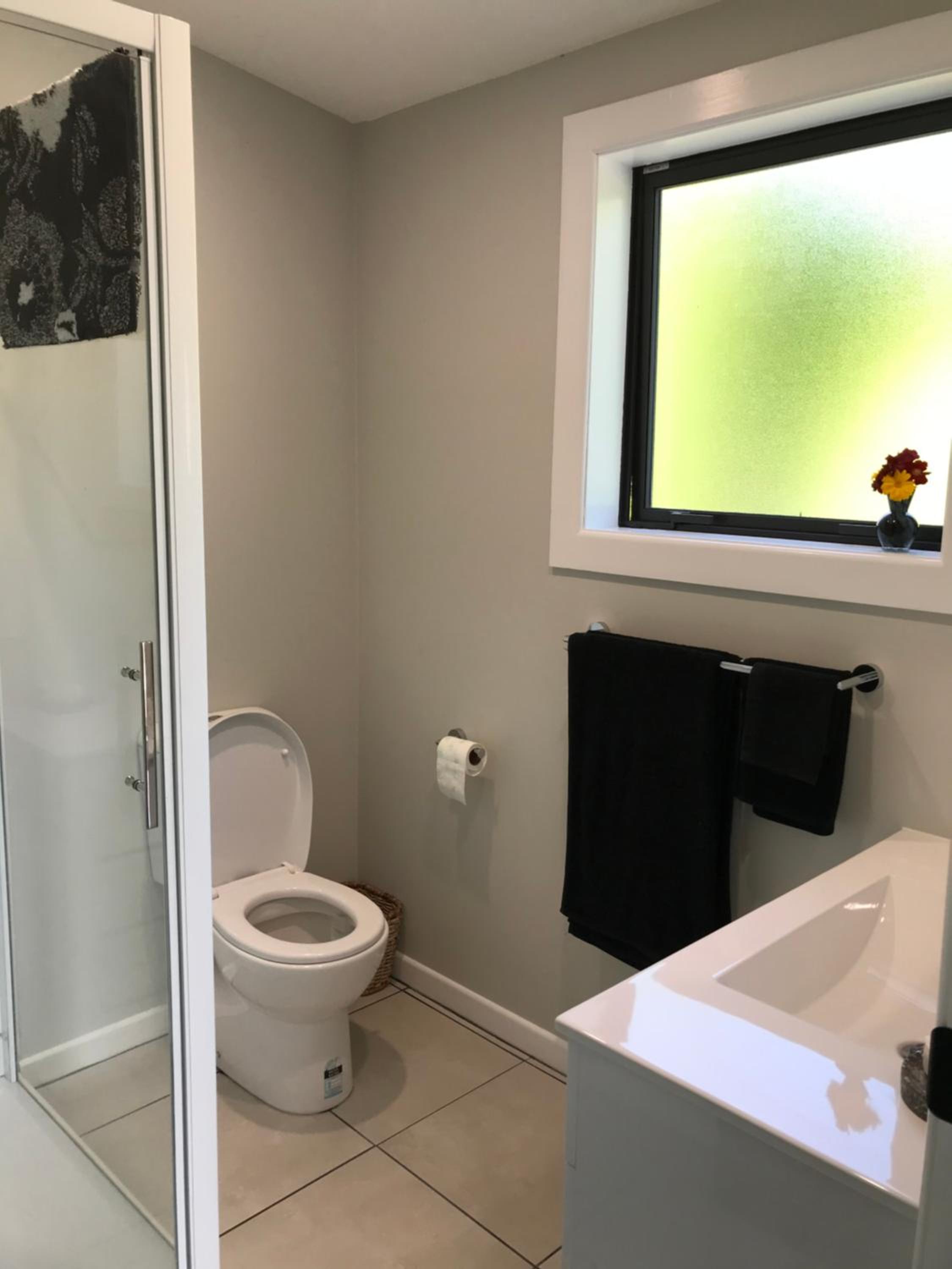 Double Room with Private Bathroom - Photo 2