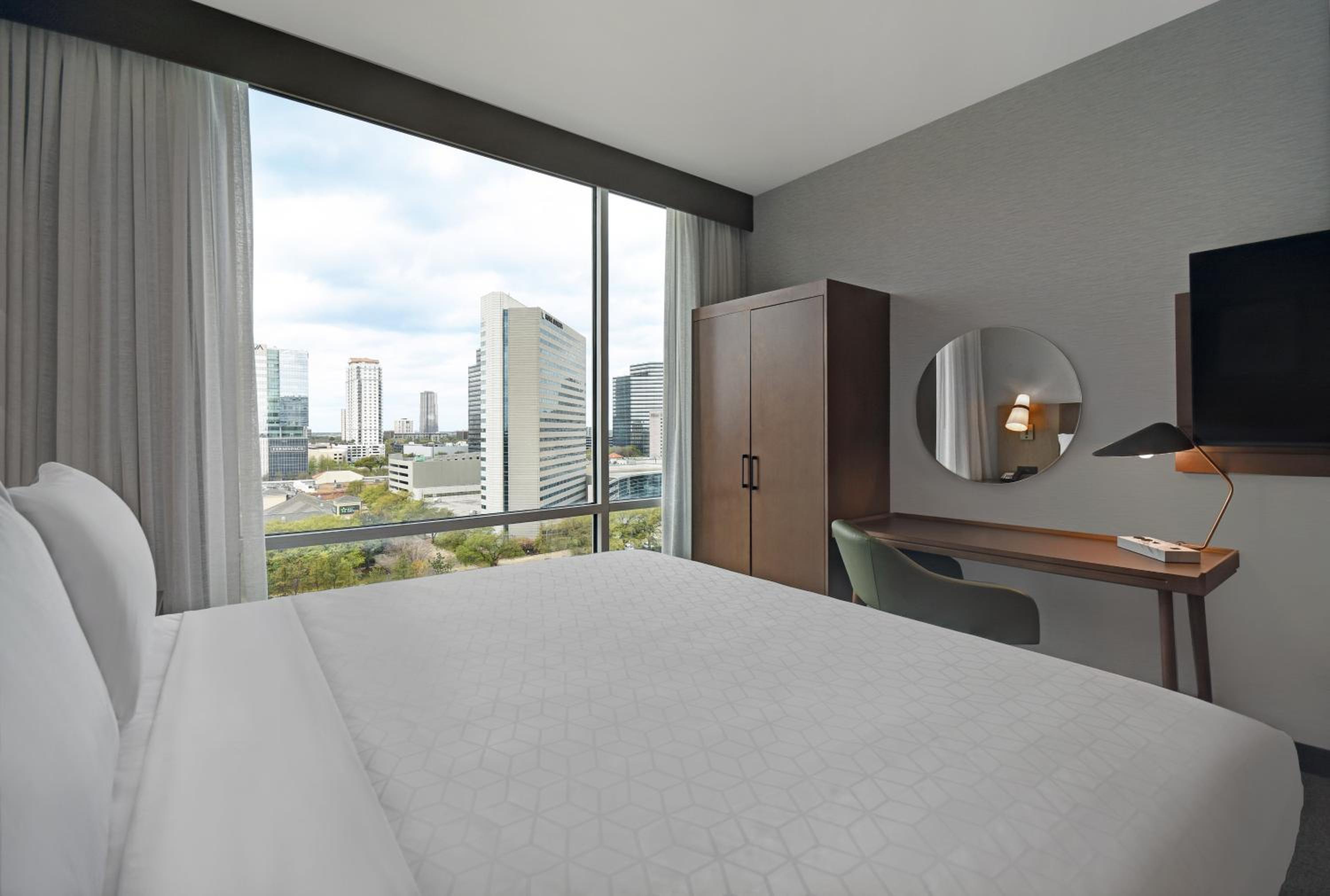 King Studio Suite with City View - Photo 2
