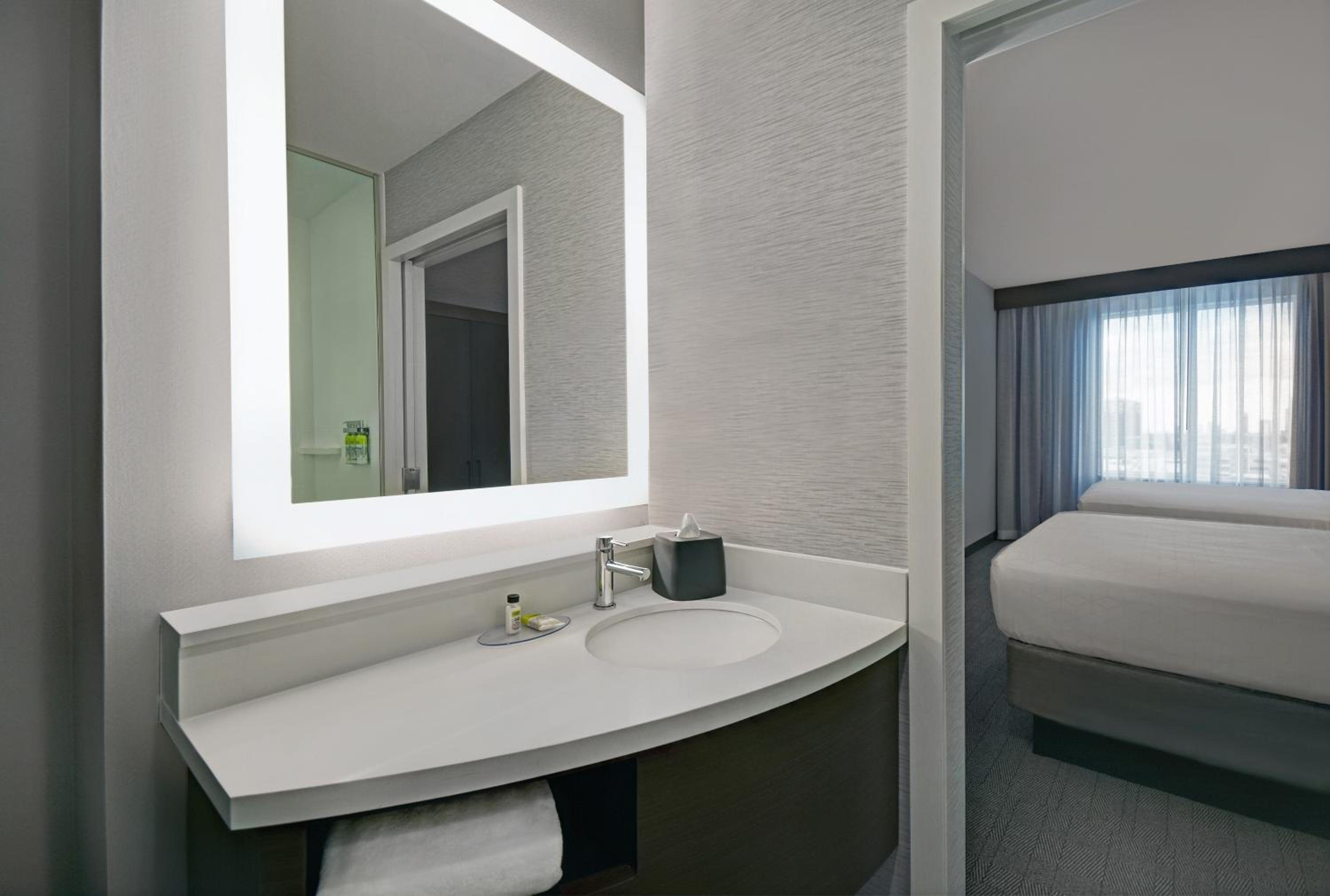 One-Bedroom Queen Suite with Two Queen Beds - Photo 10