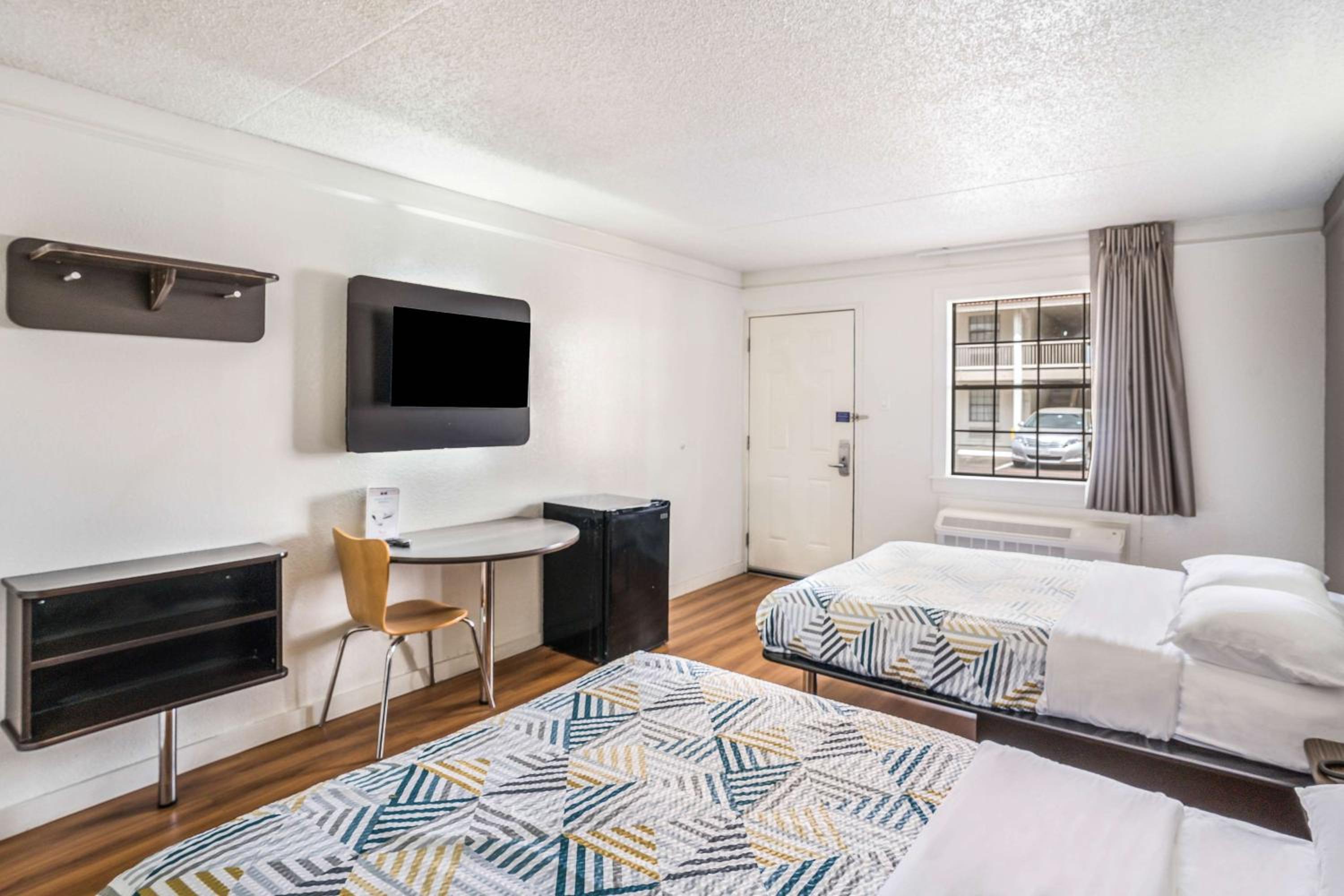 Quadruple Room - Non-Smoking - Photo 4