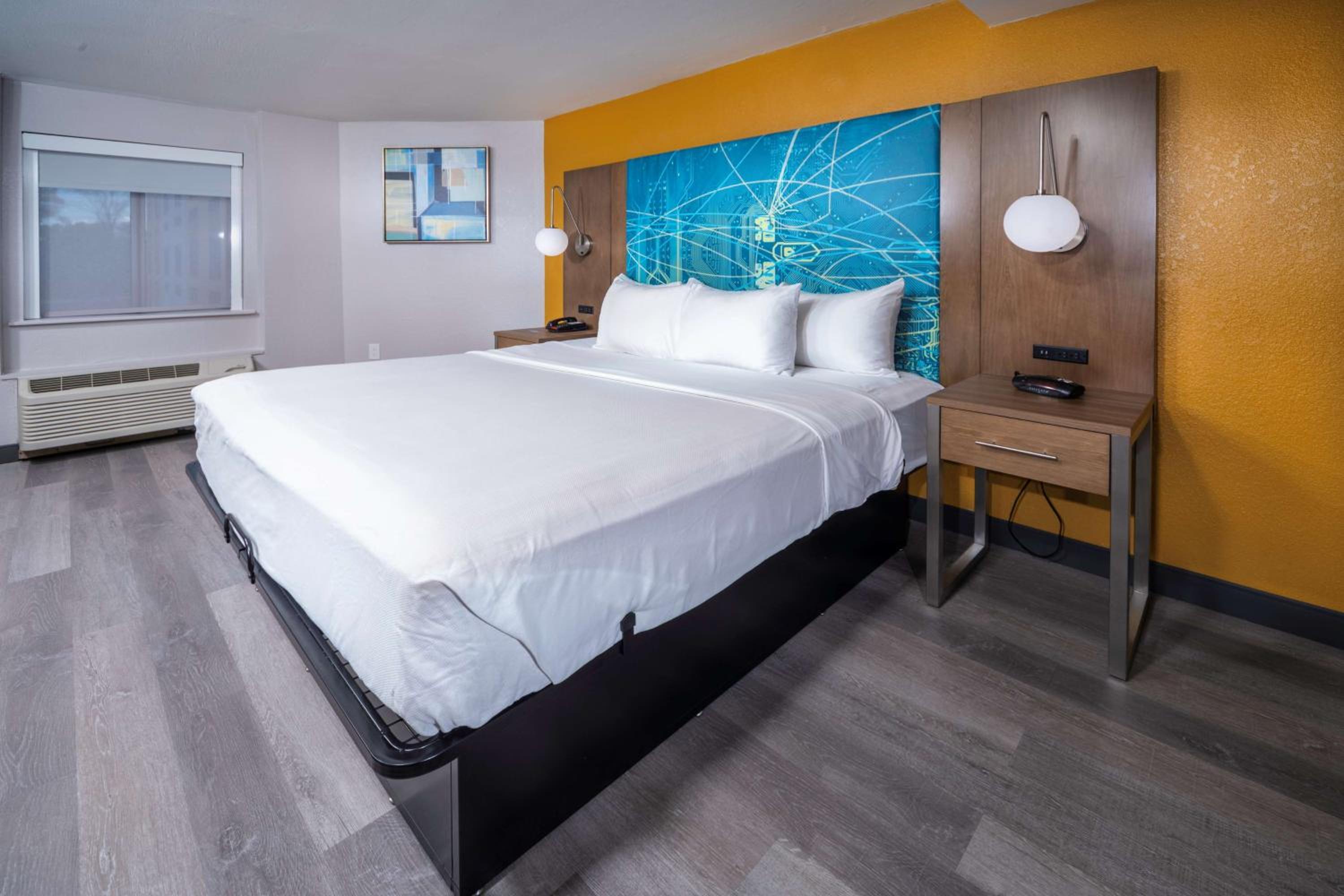 King Suite with Sofa Bed and Balcony - Photo 1