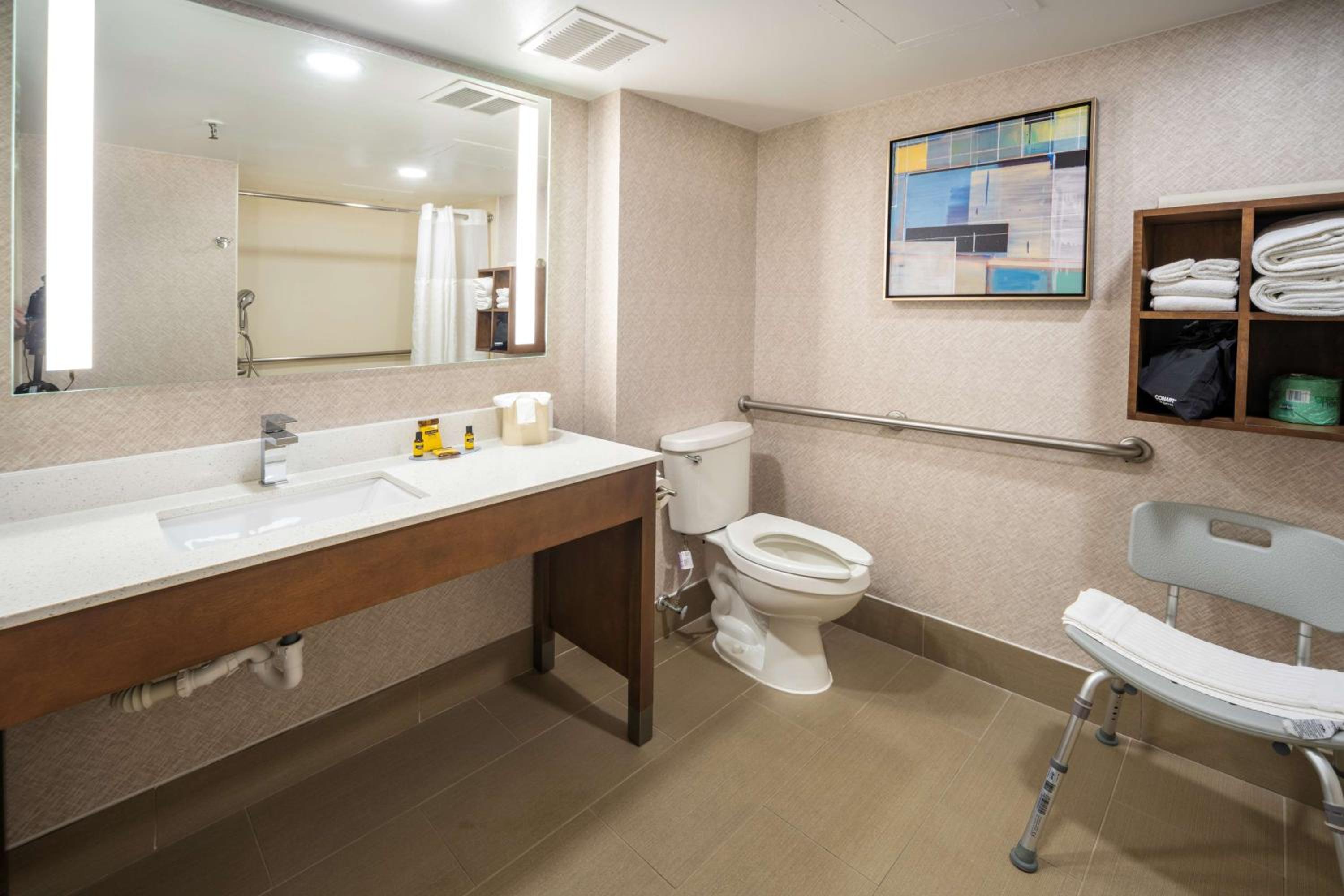 King Room with Roll-in Shower - Disability Access/Non-Smoking - Photo 4