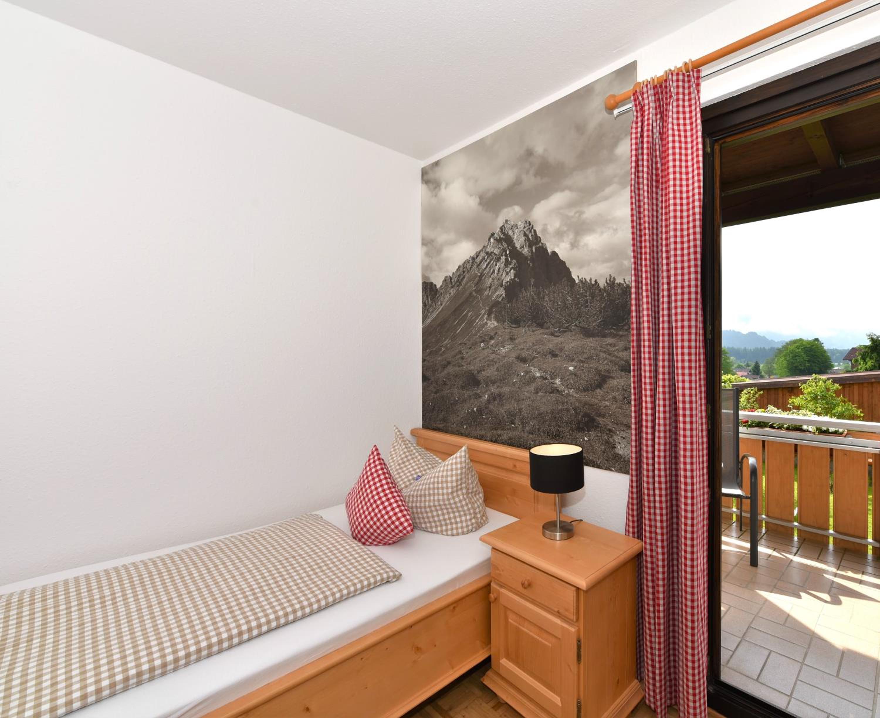 Single Room with Mountain View