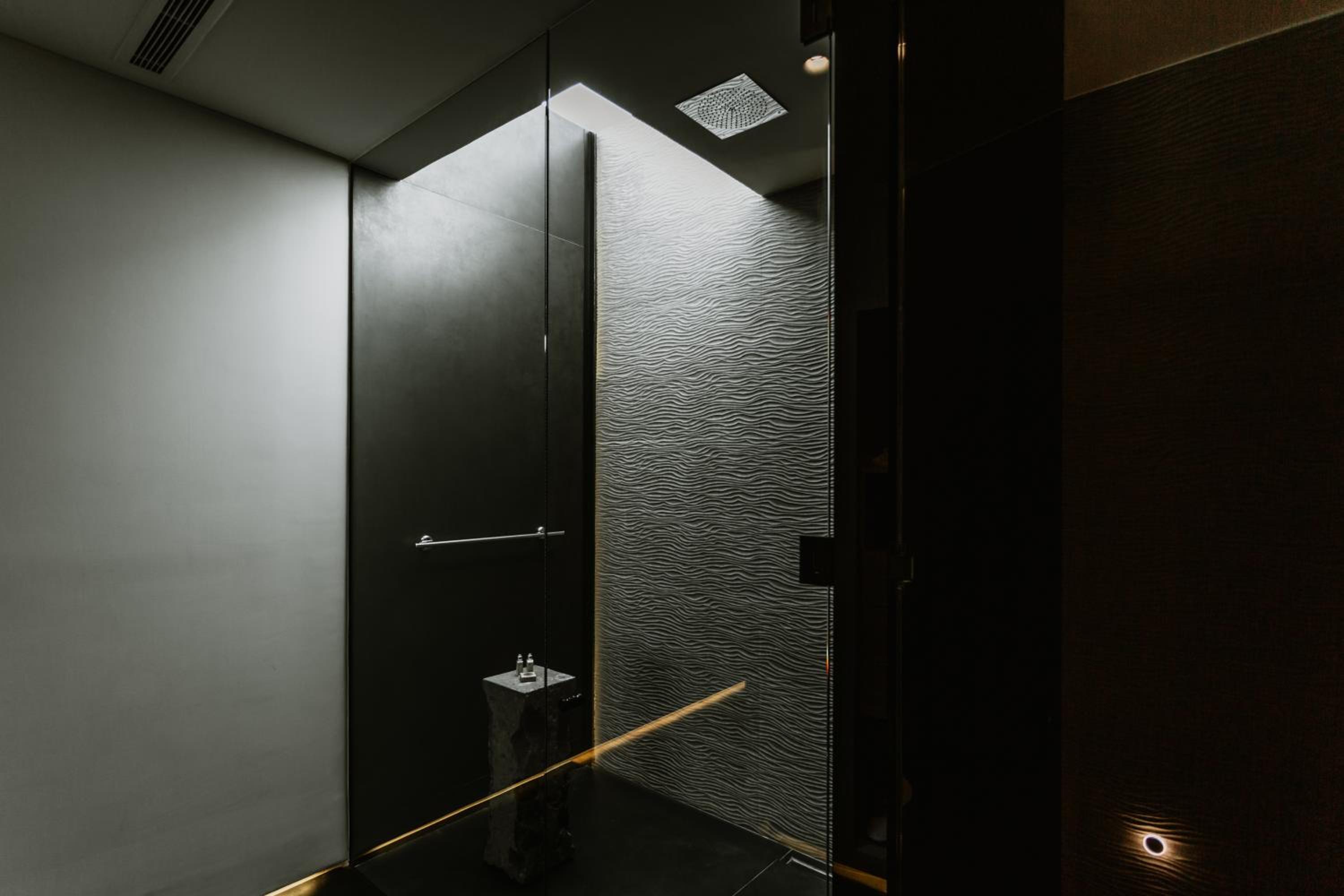 Deluxe Room - Photo 16