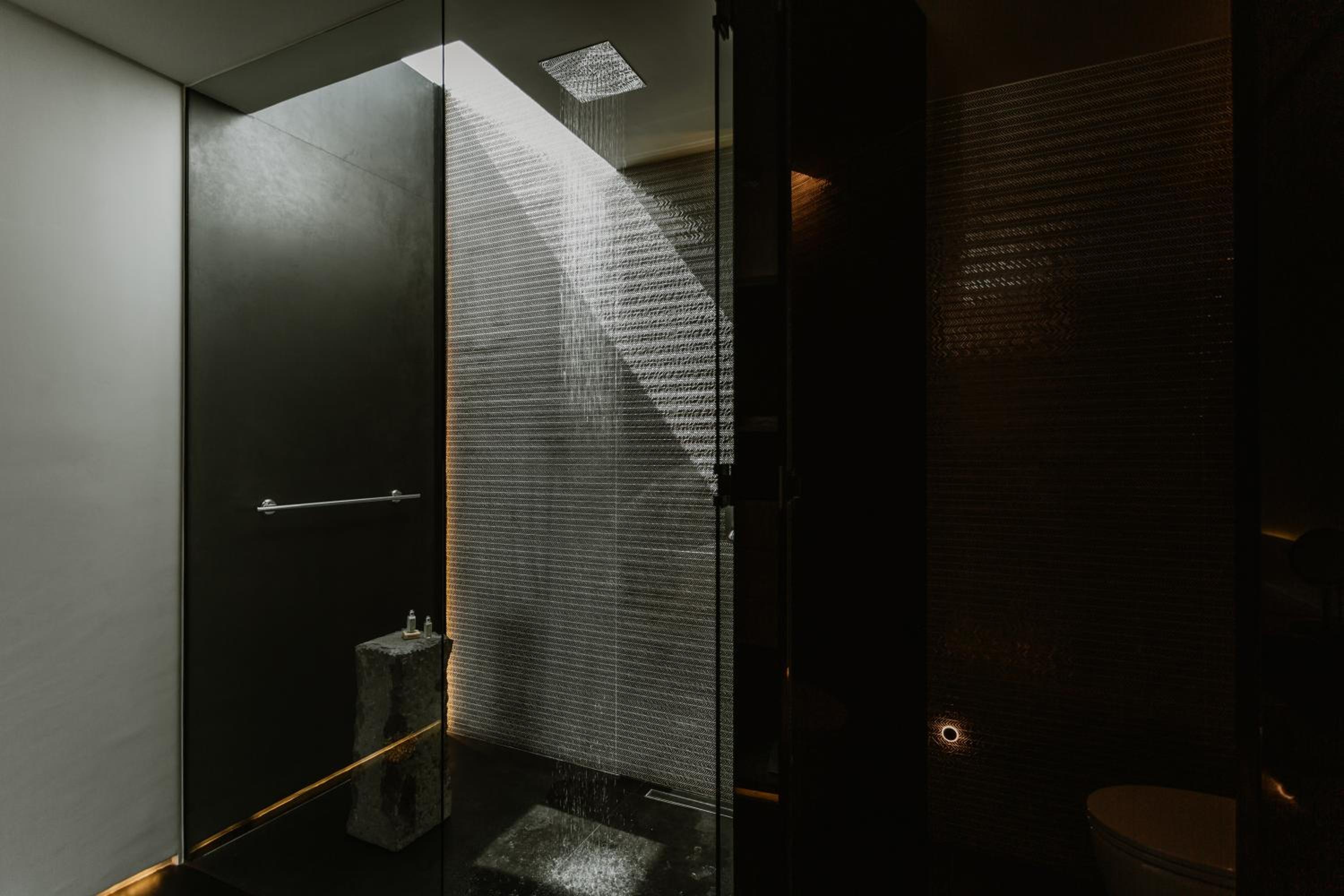Deluxe Room - Photo 12
