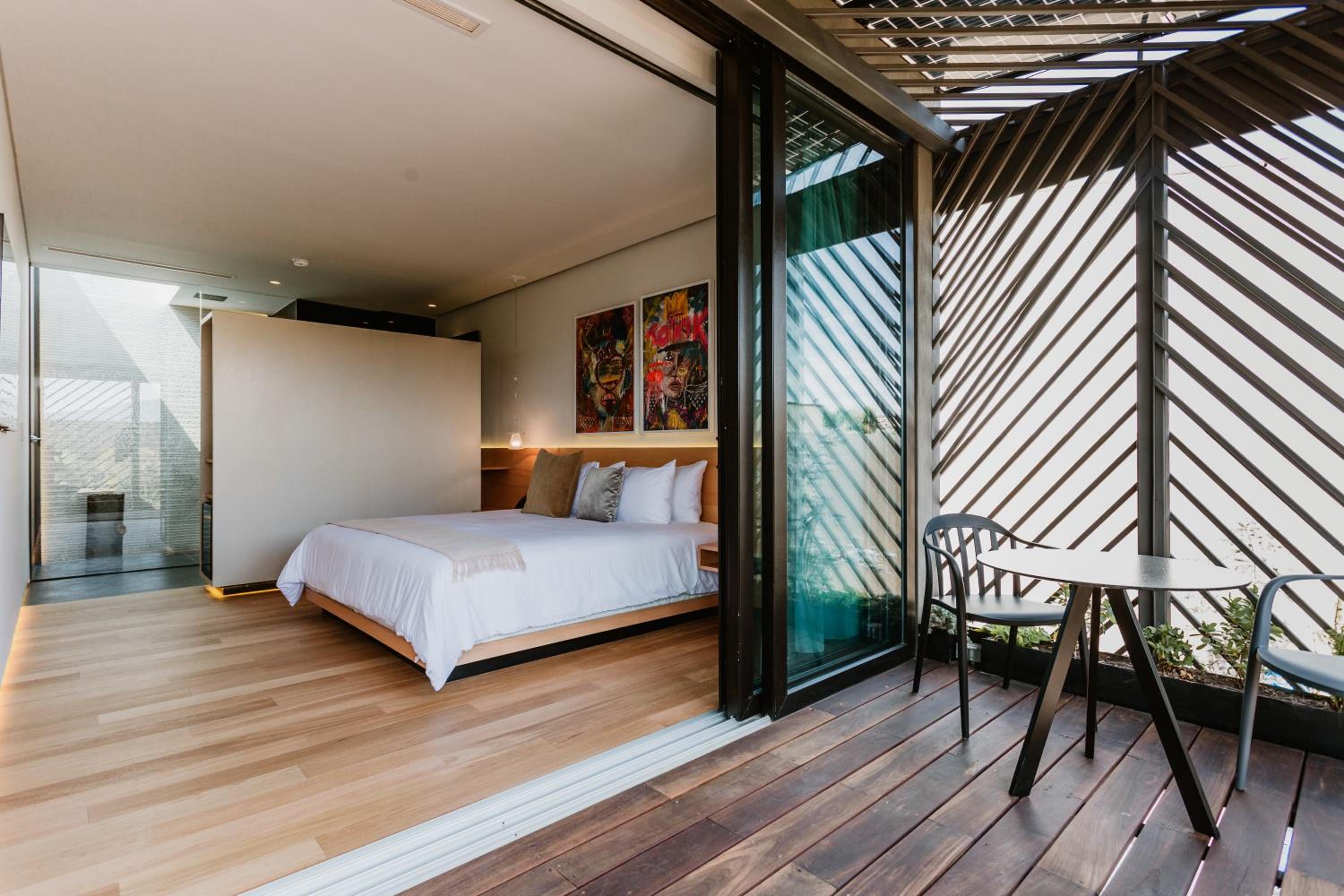 Deluxe Room - Photo 11