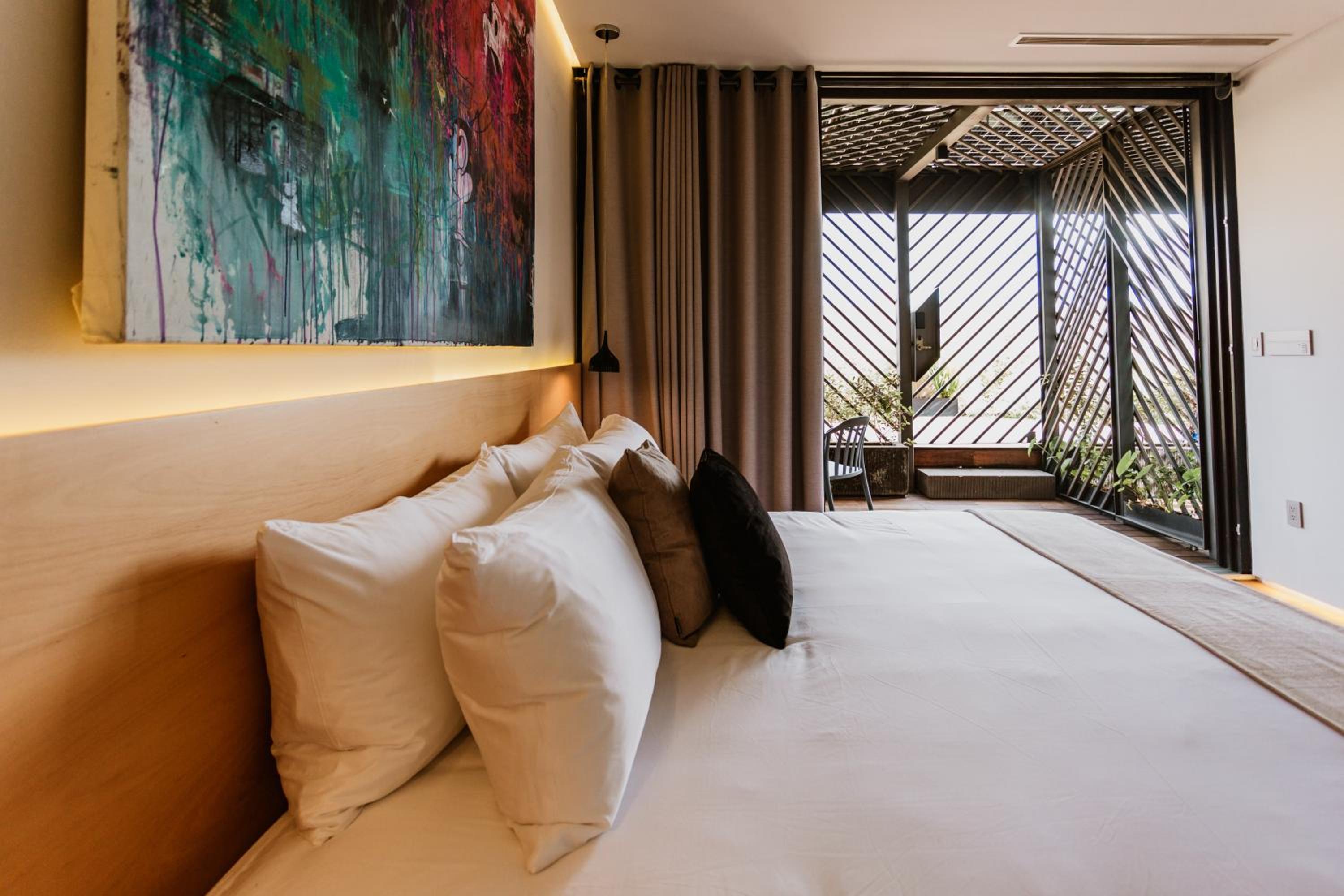 Deluxe Room - Photo 5