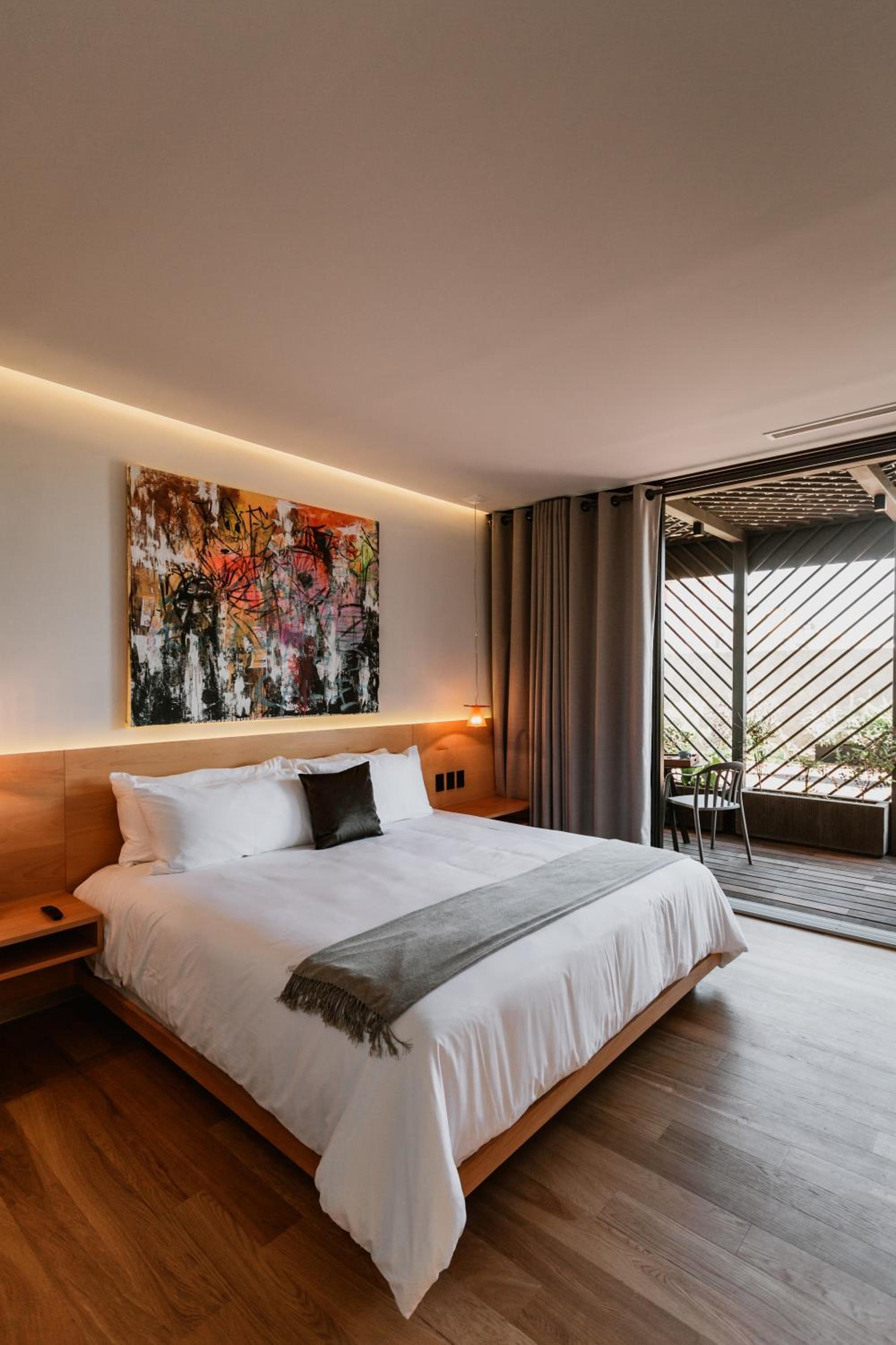 Deluxe Room - Photo 6