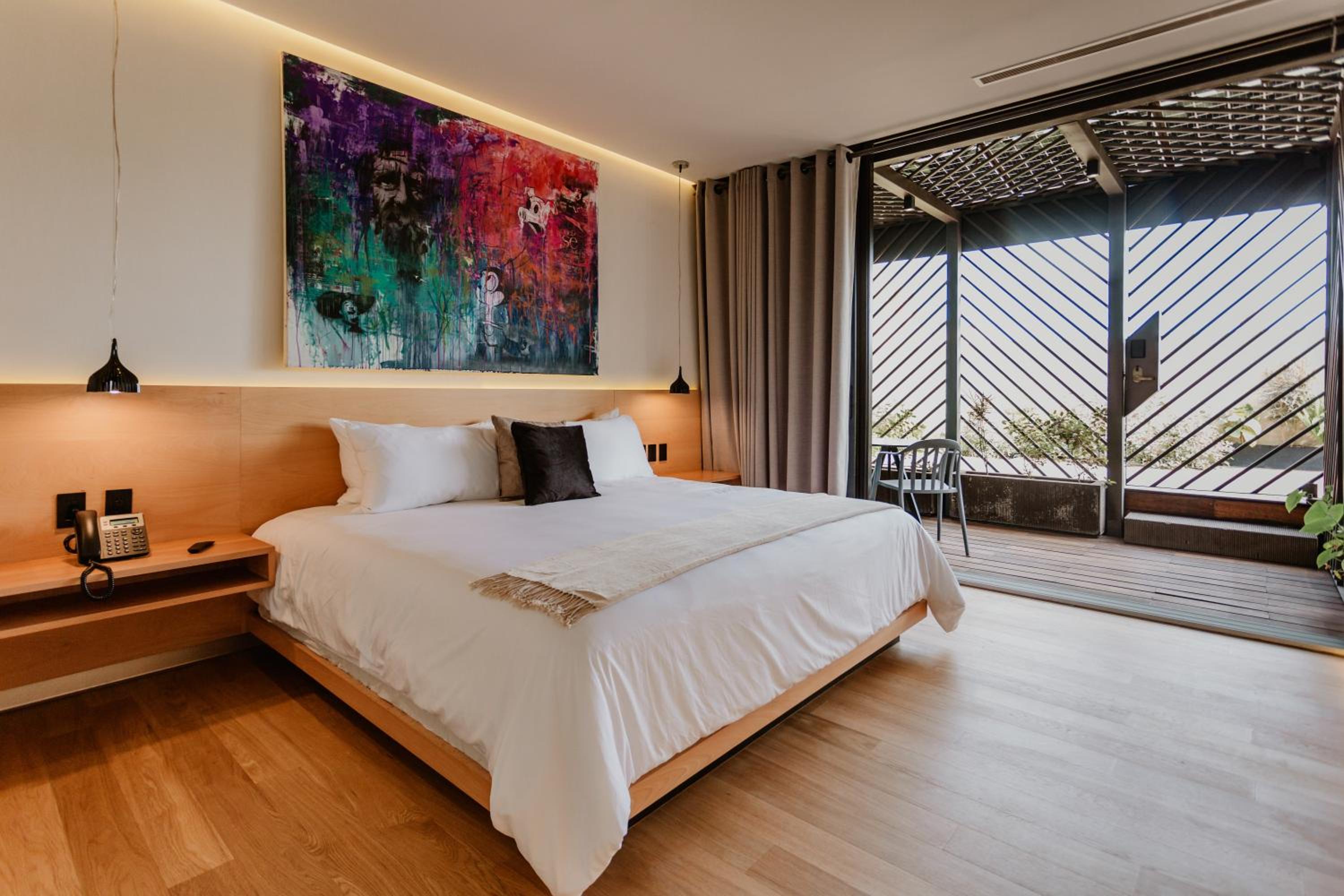 Deluxe Room - Photo 8