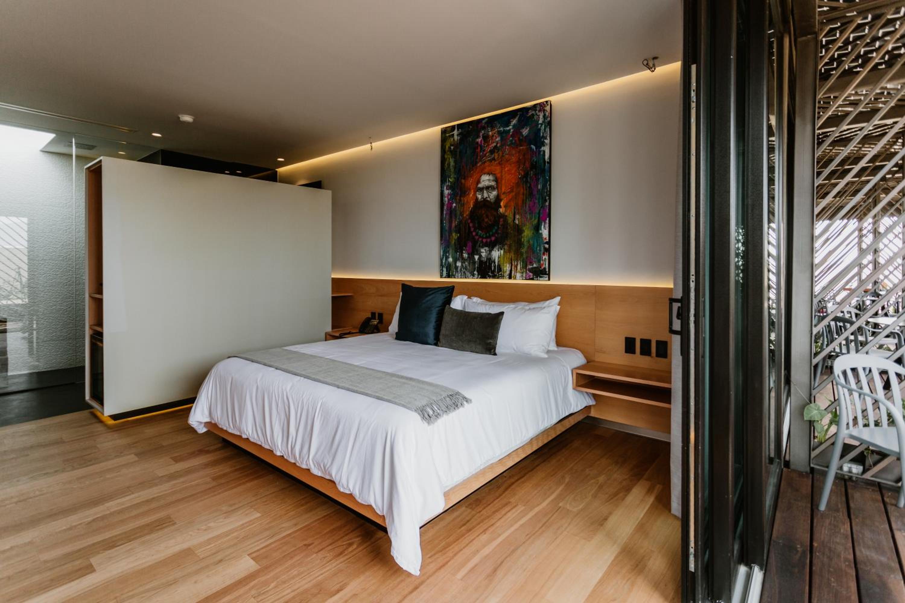 Deluxe Room - Photo 3