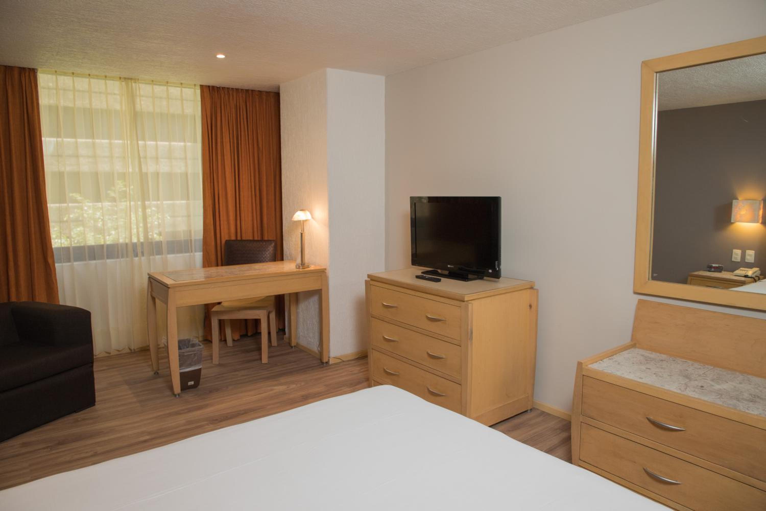Standard one Queen bed - Photo 6