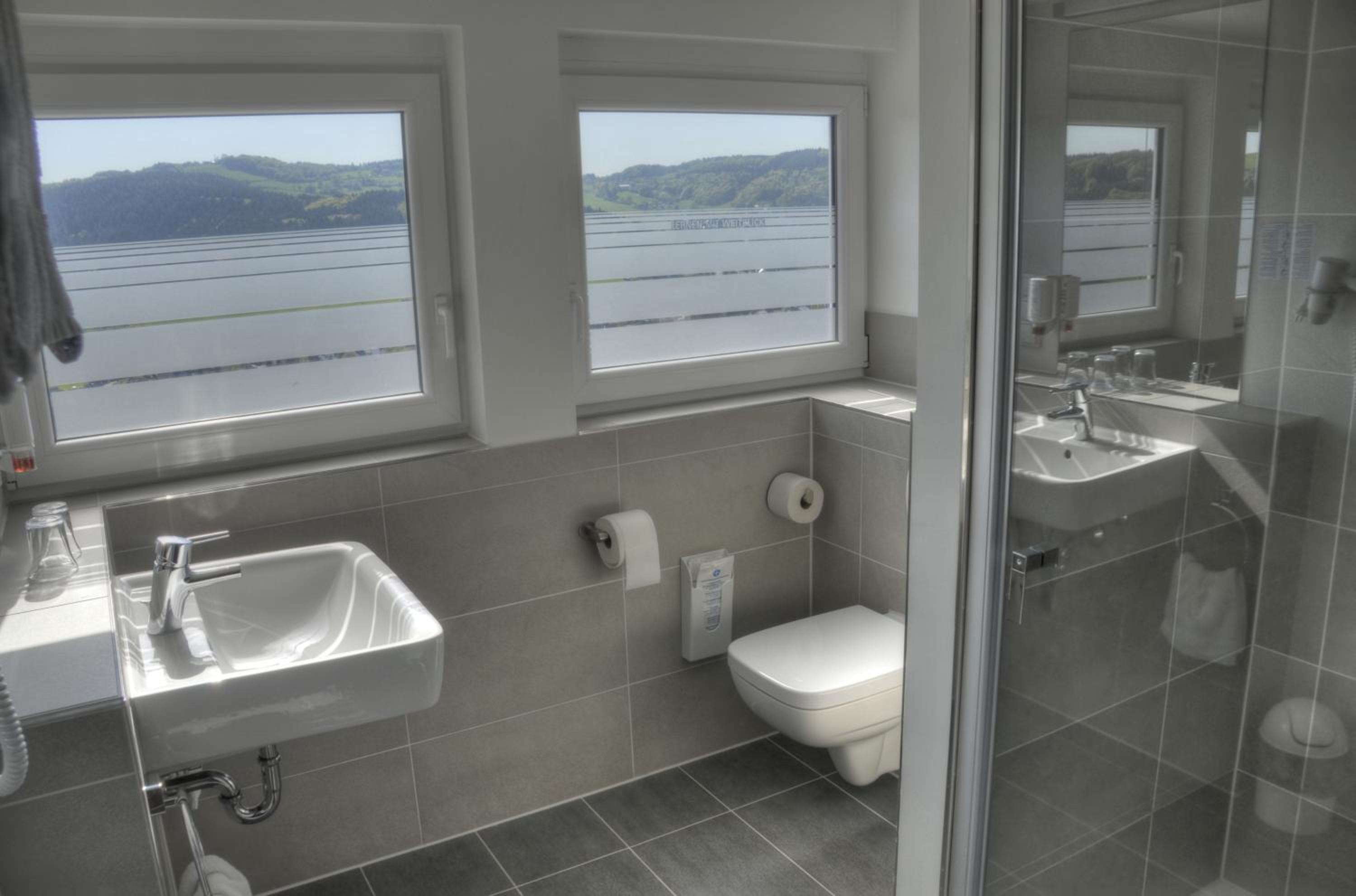 Twin Room - Disability Access photo 2