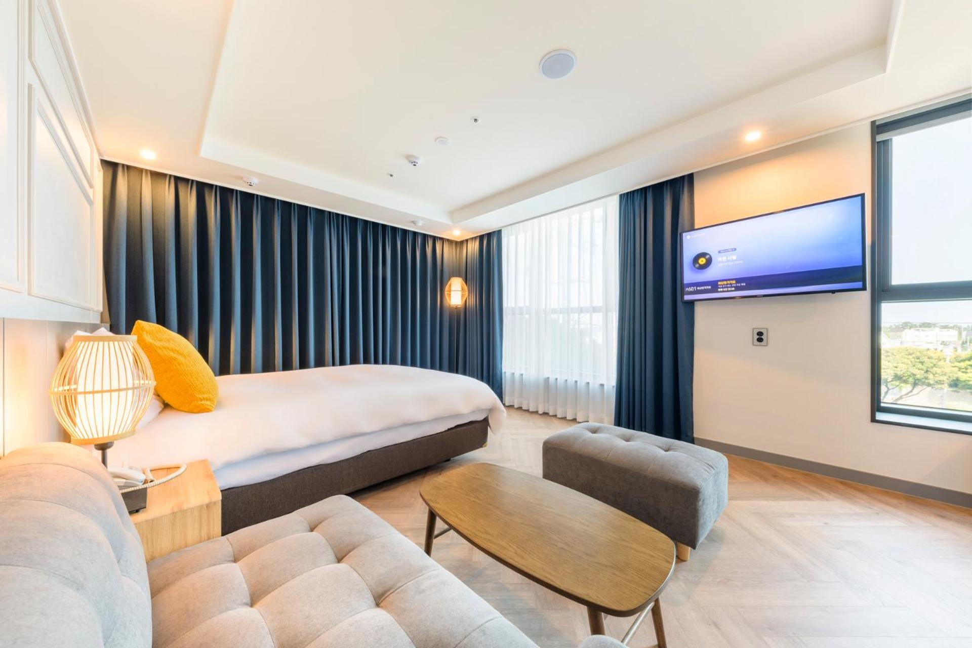 Queen Room with City View