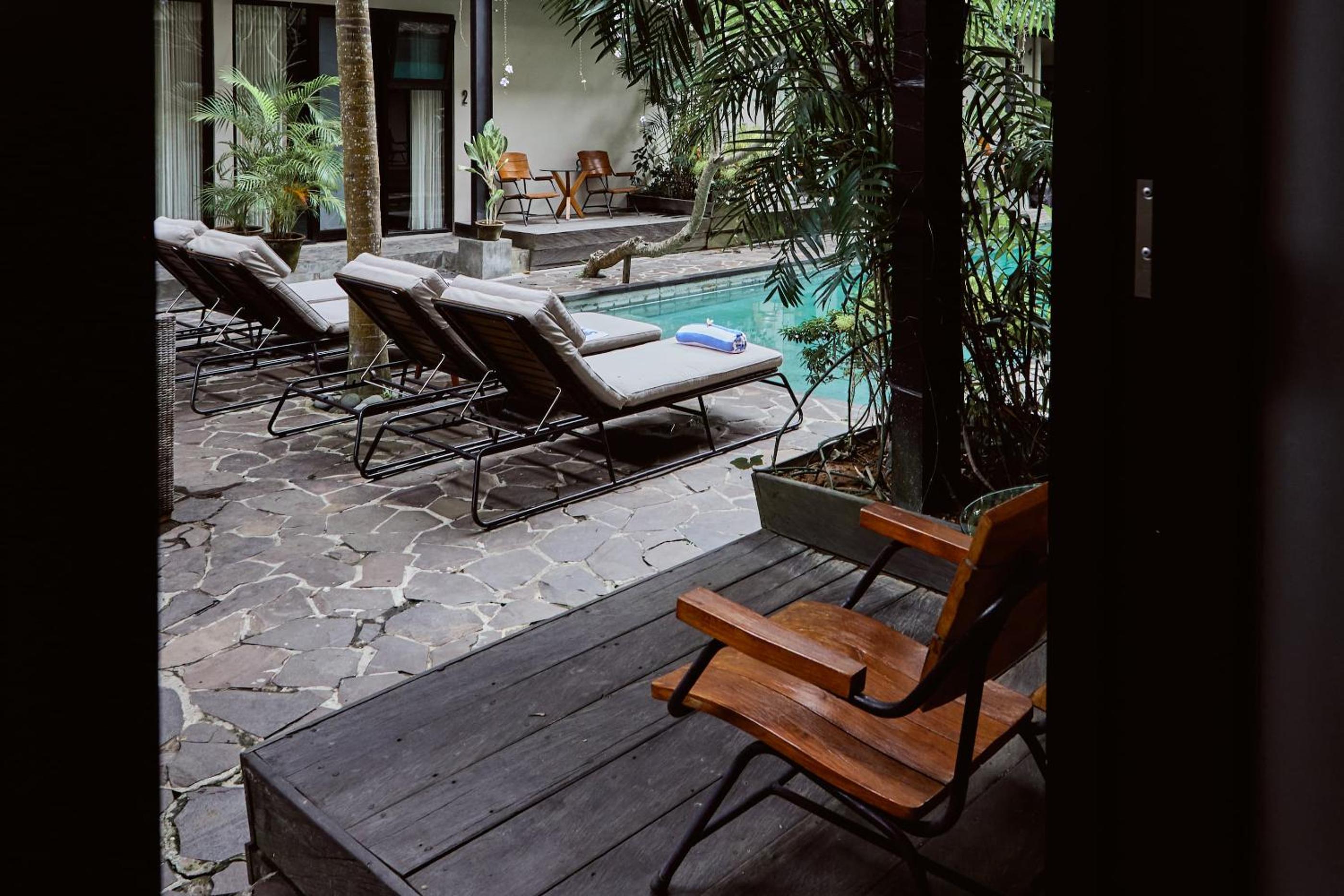 Double Room with Pool View - Photo 7