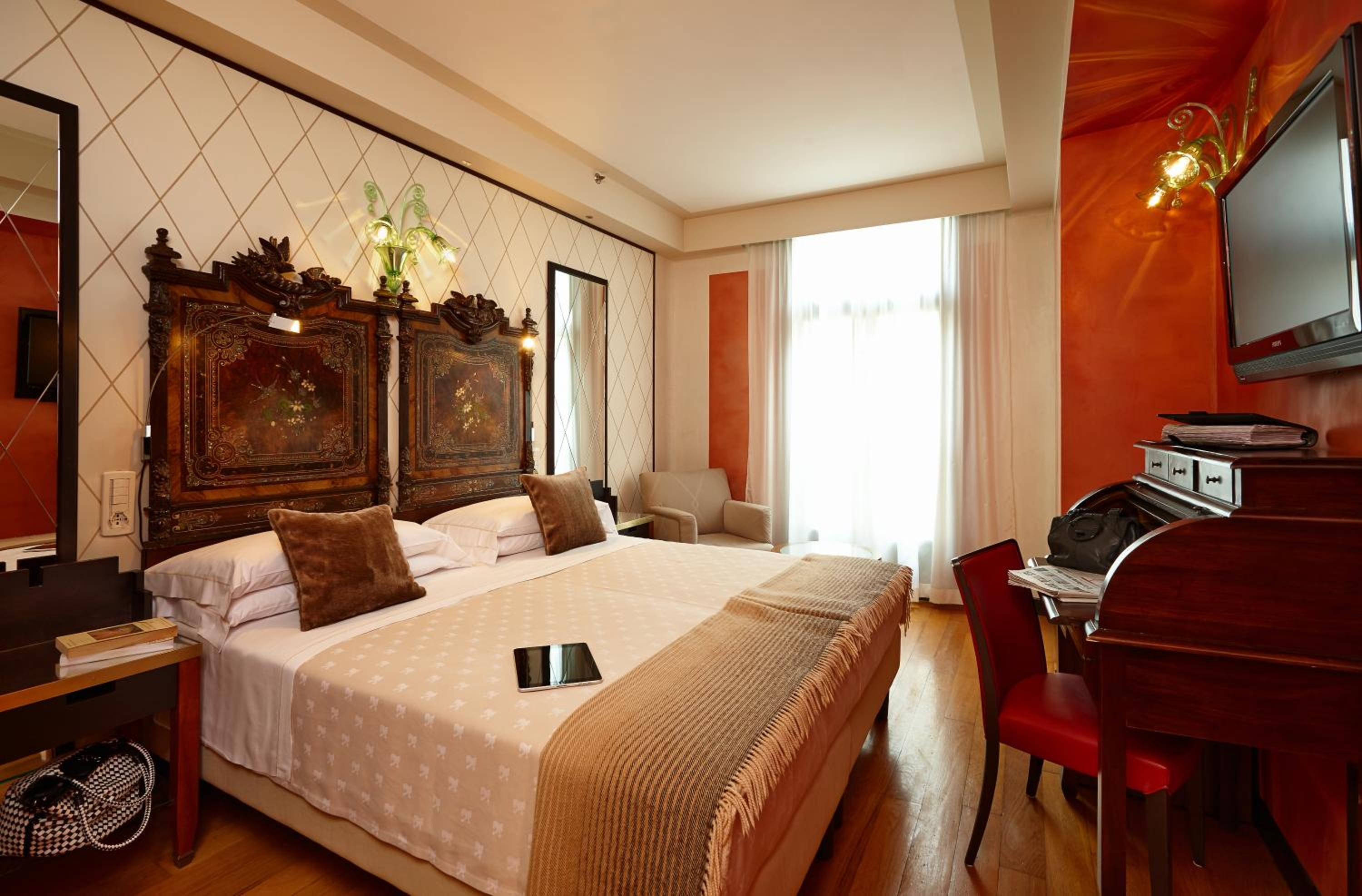 Classic Double or Twin Room - Photo 8