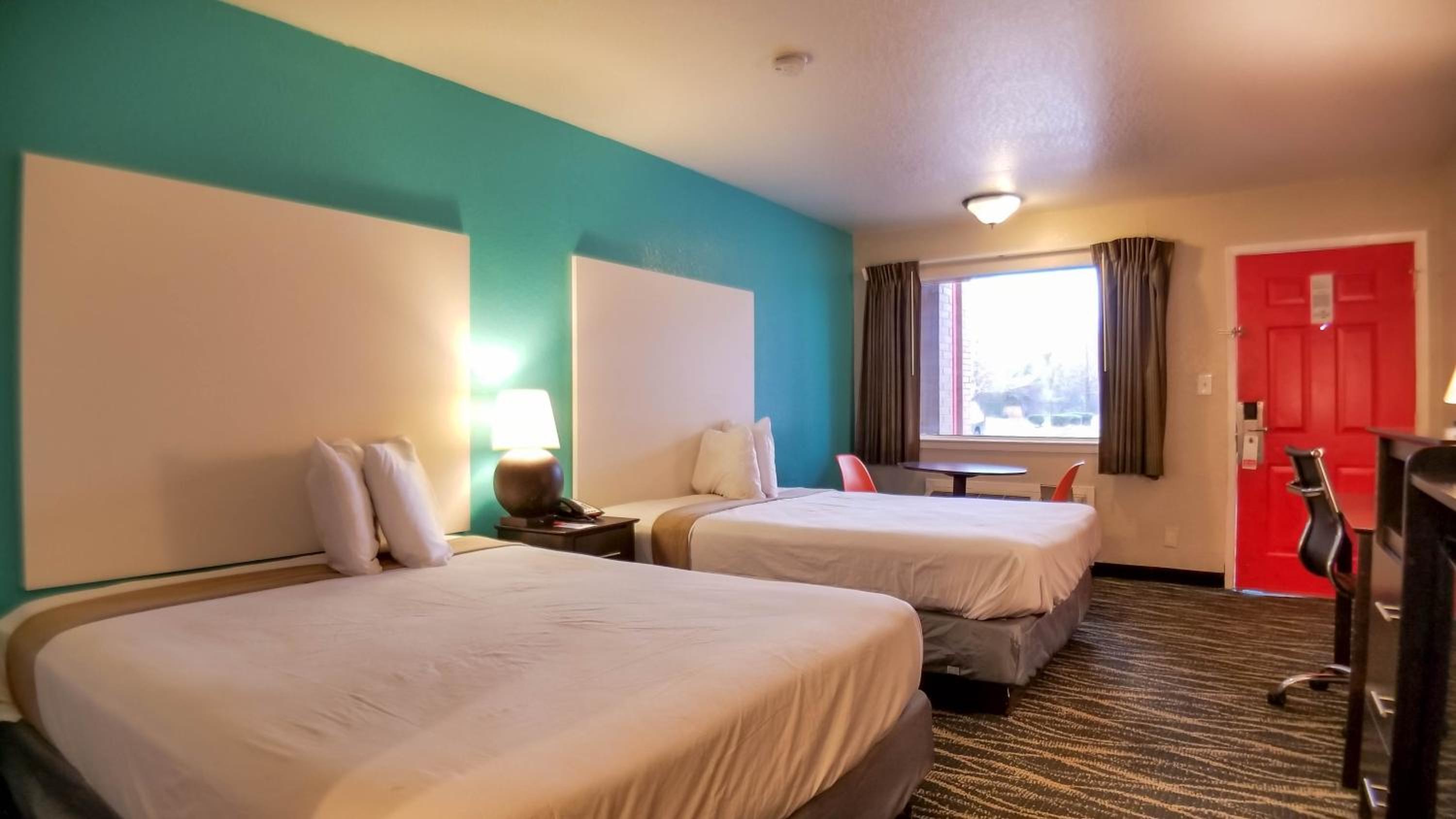 Queen Room with Two Queen Beds - Smoking - Photo 2