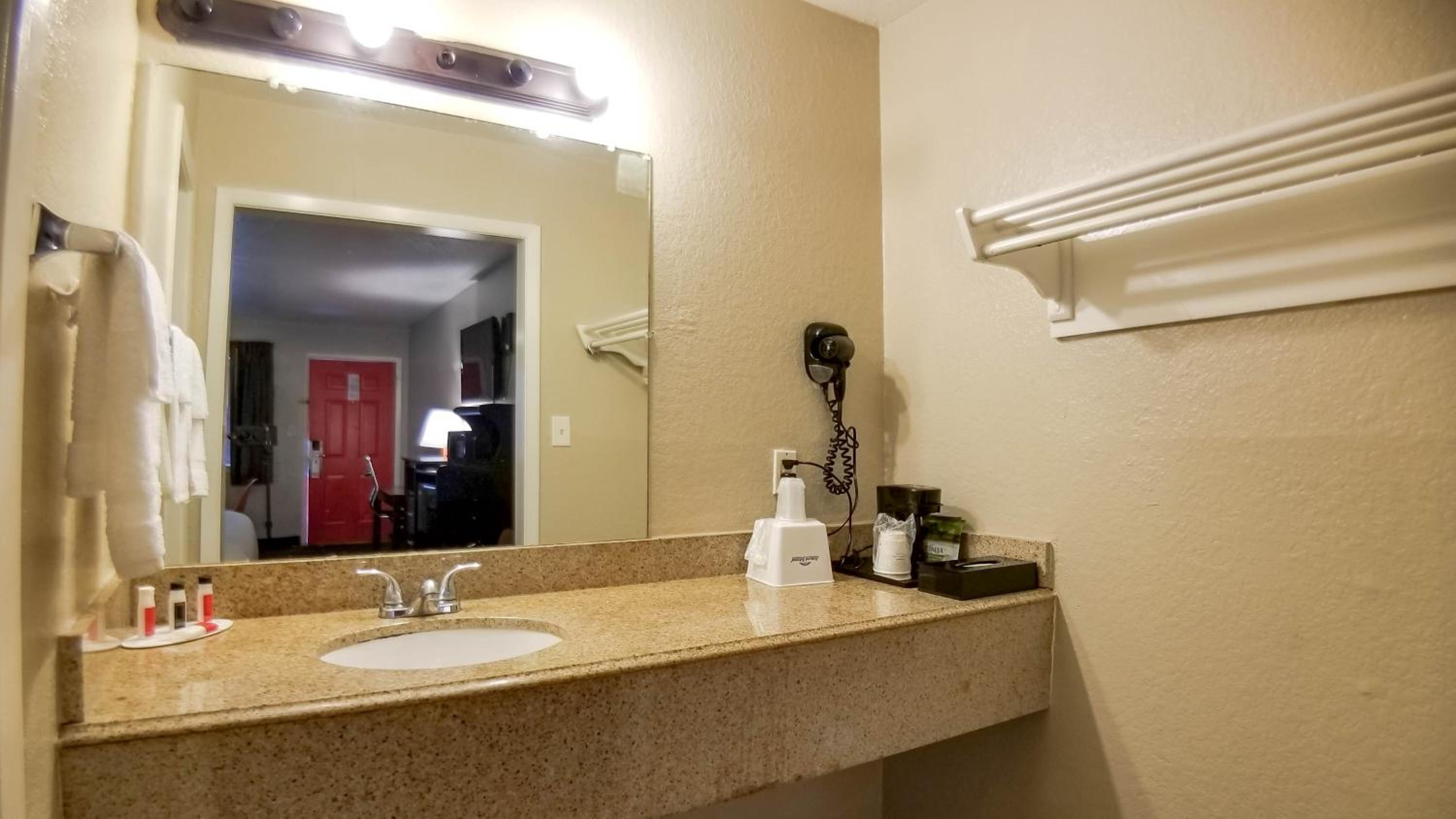 King Room - Non-Smoking - Photo 6
