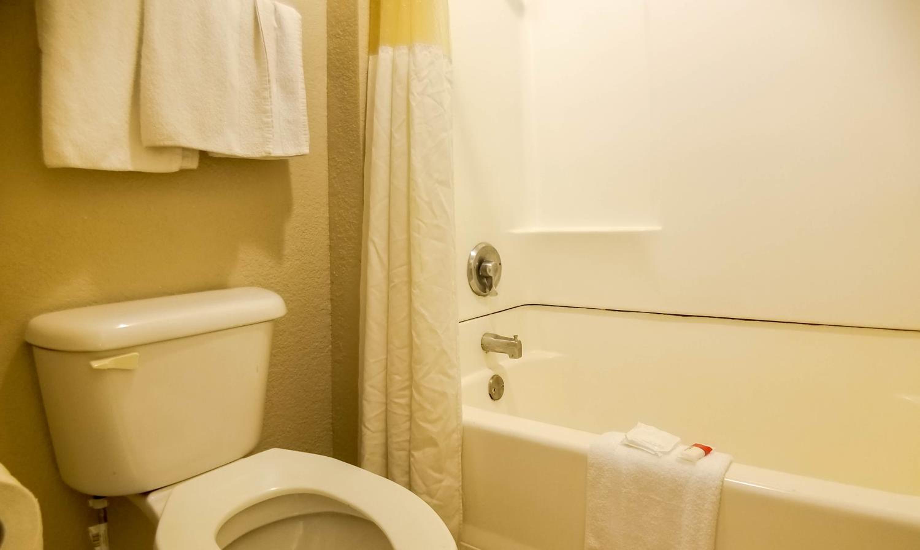 King Room - Non-Smoking - Photo 5