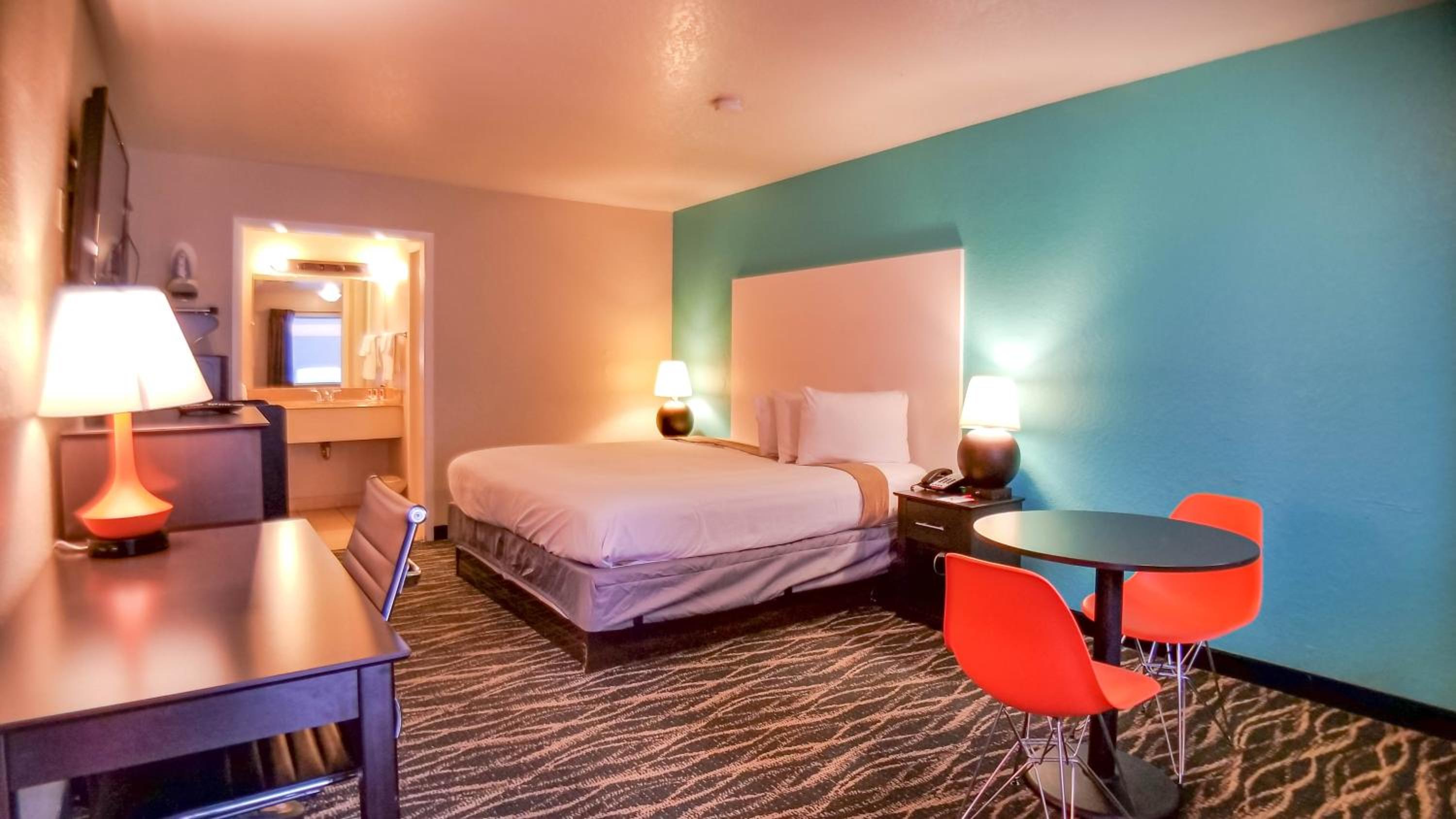 King Room - Non-Smoking - Photo 1