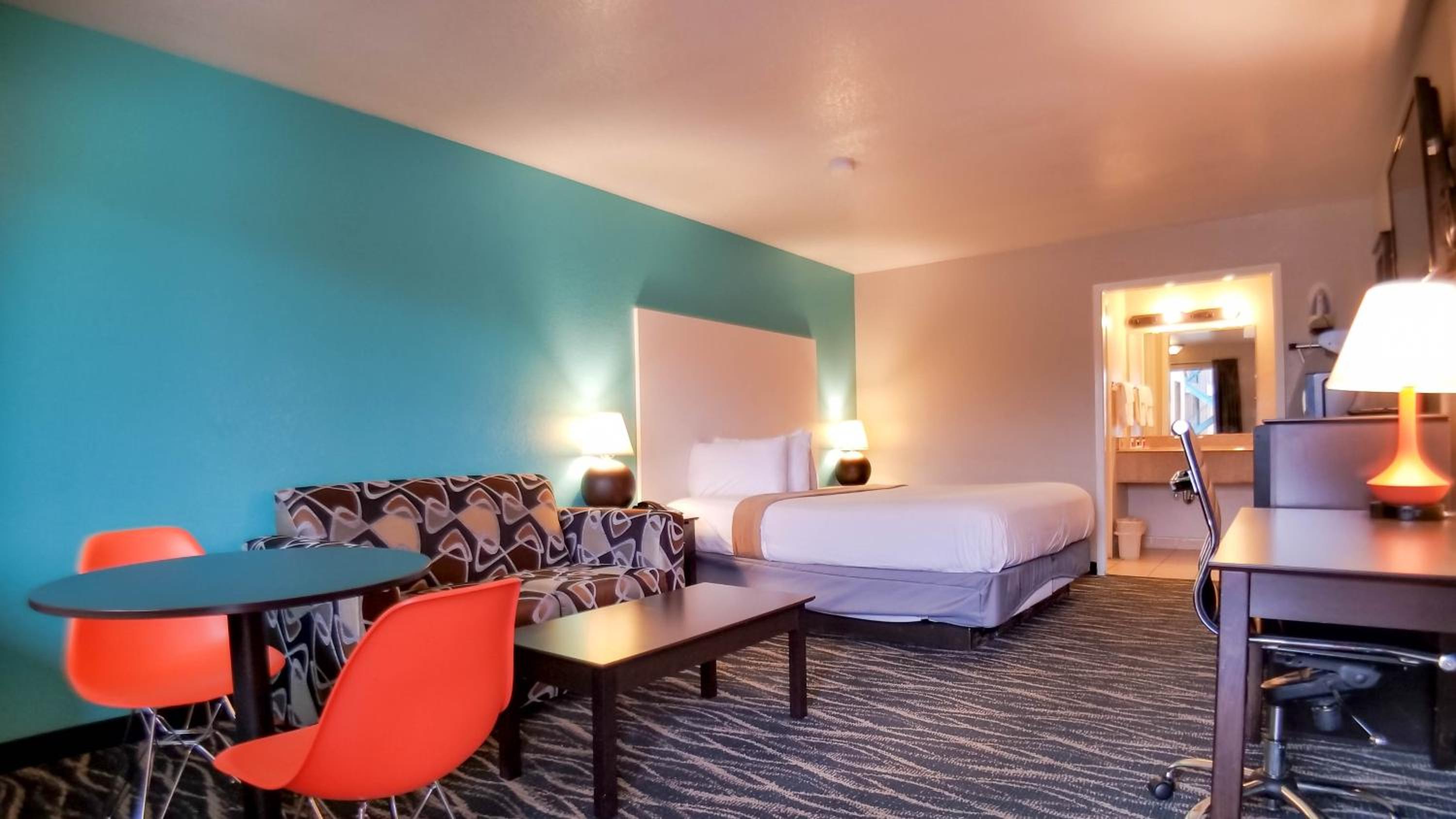 Deluxe King Room - Non-Smoking - Photo 1