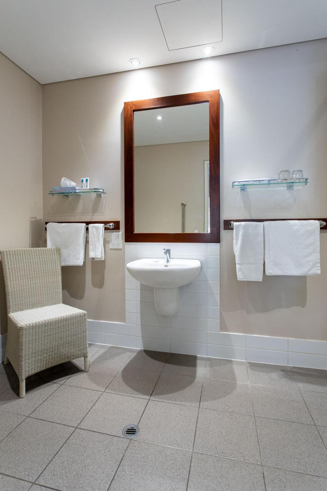 One Bedroom Apartment - Disability Access photo 3