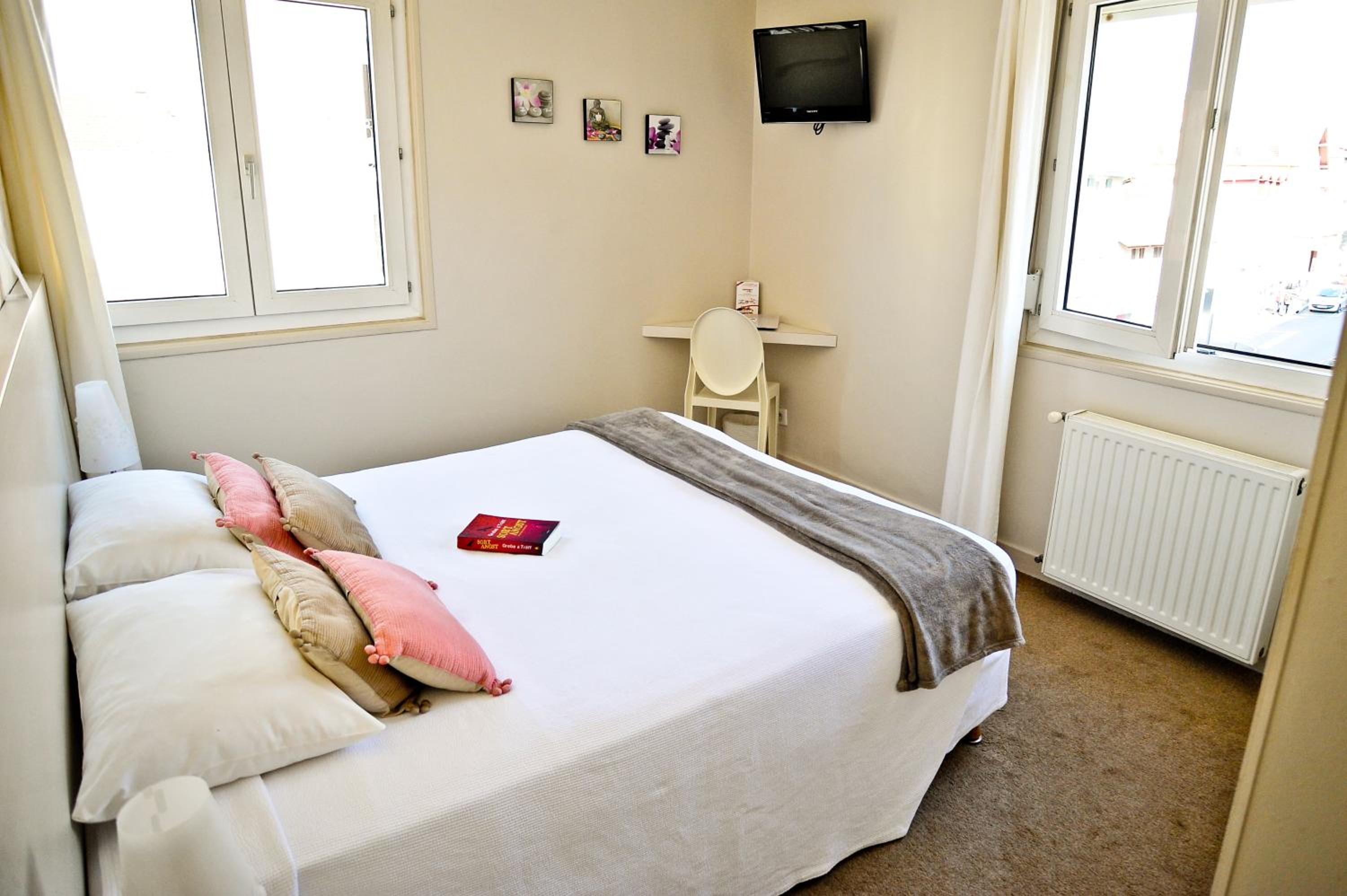 Double Room - Photo 5