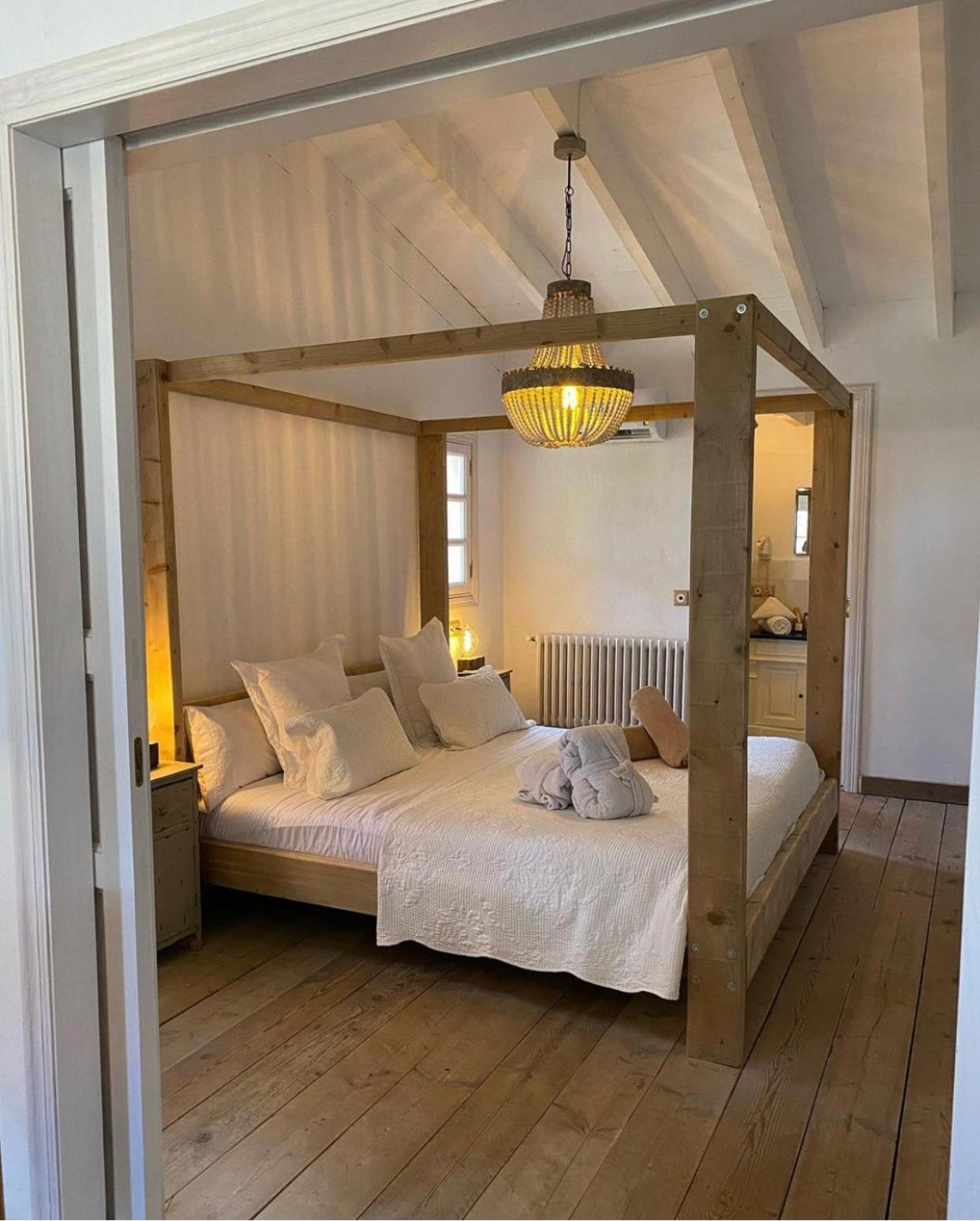 Deluxe King Suite with Spa access - Photo 3