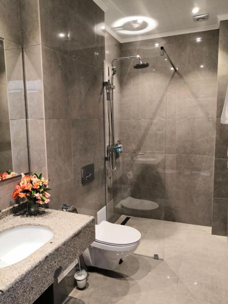 Deluxe King Room photo 1