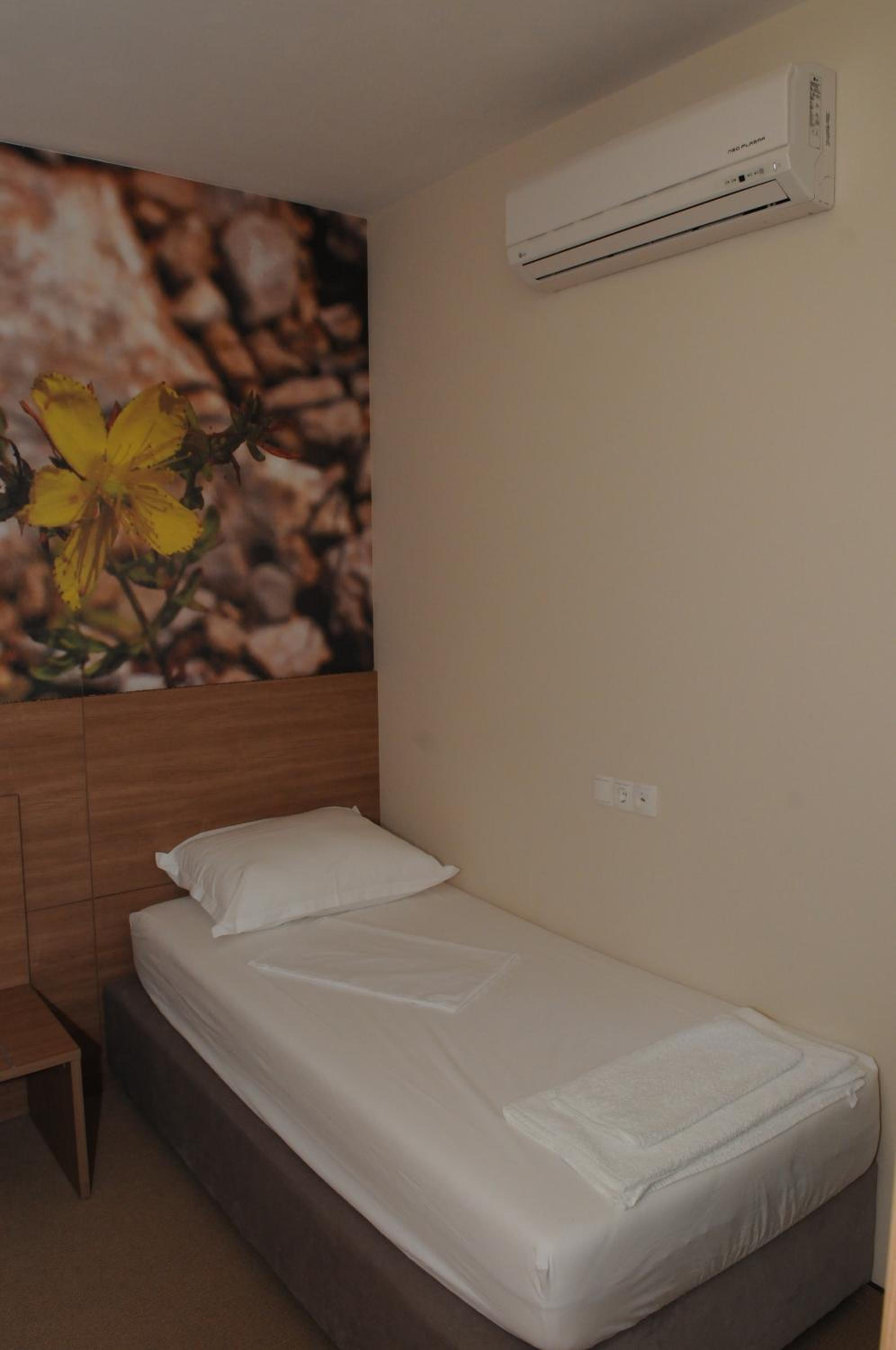 Single Room - Disability Access photo 2