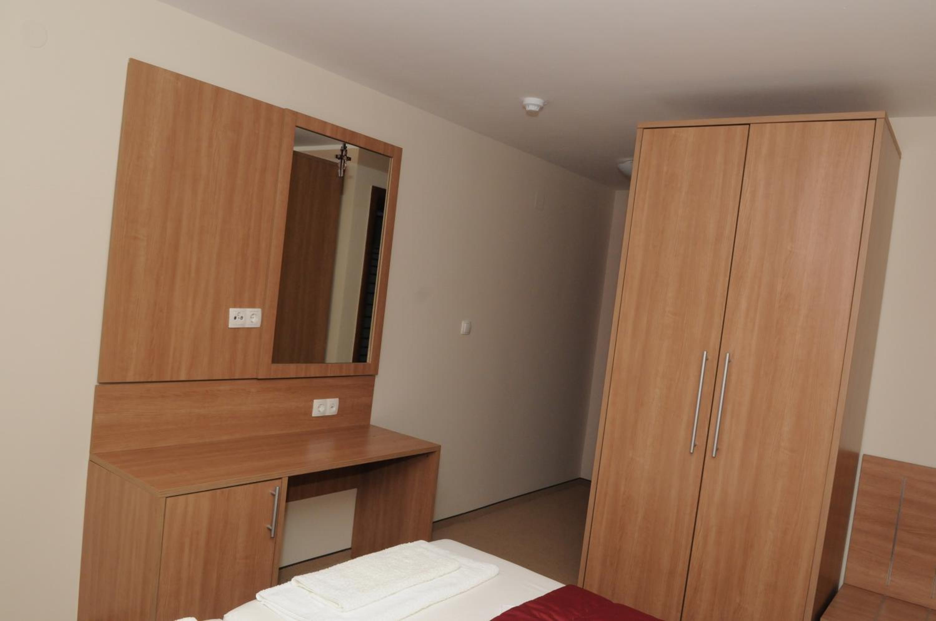 Single Room - Disability Access photo 3