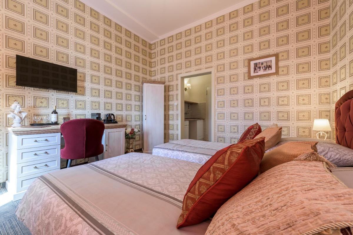 Deluxe Double or Twin Room photo 2