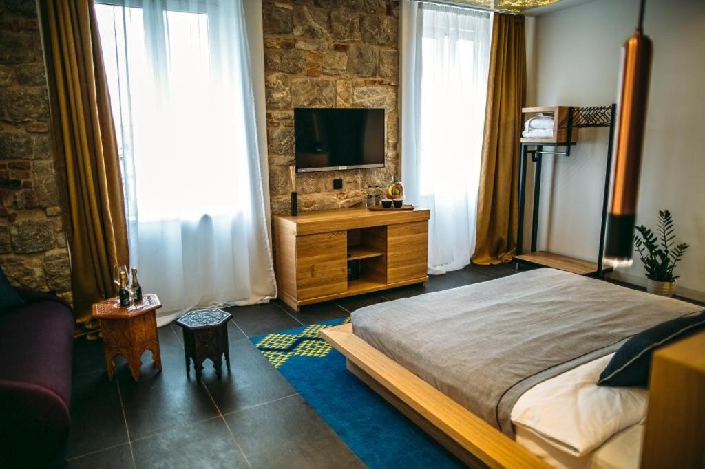 Luxury Double Room with Street View