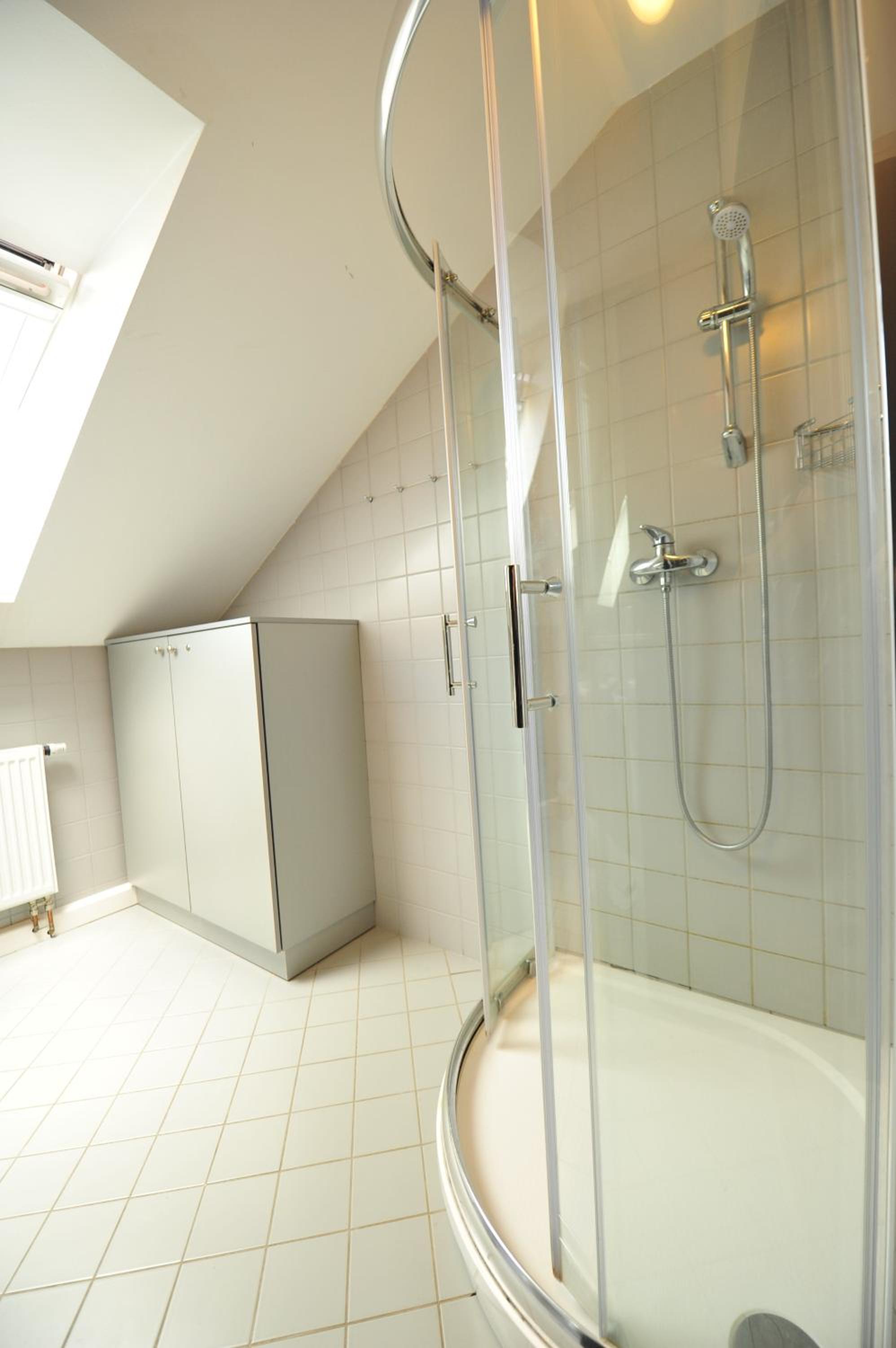 Sextuple Room with Shared Bathroom photo 2