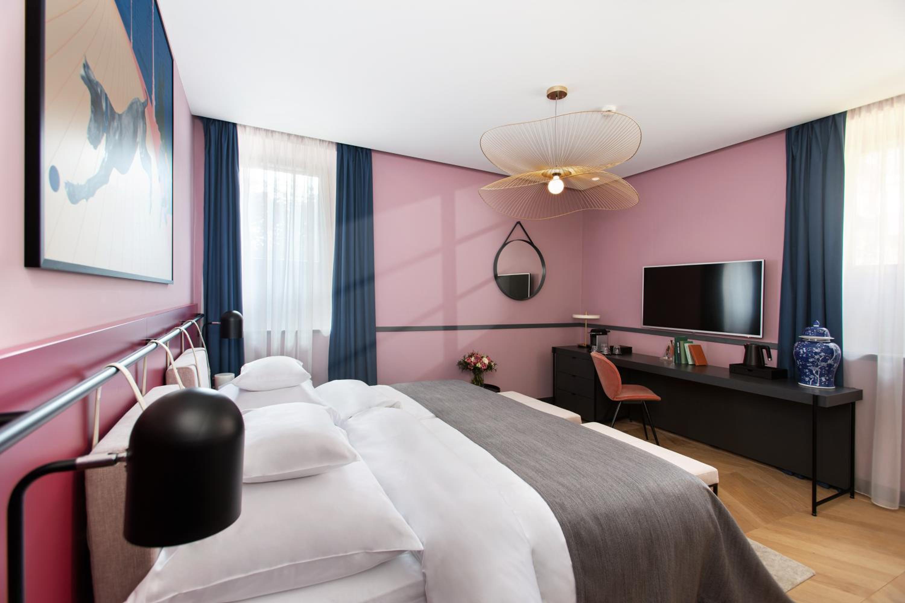 Superior King Room - Photo 5