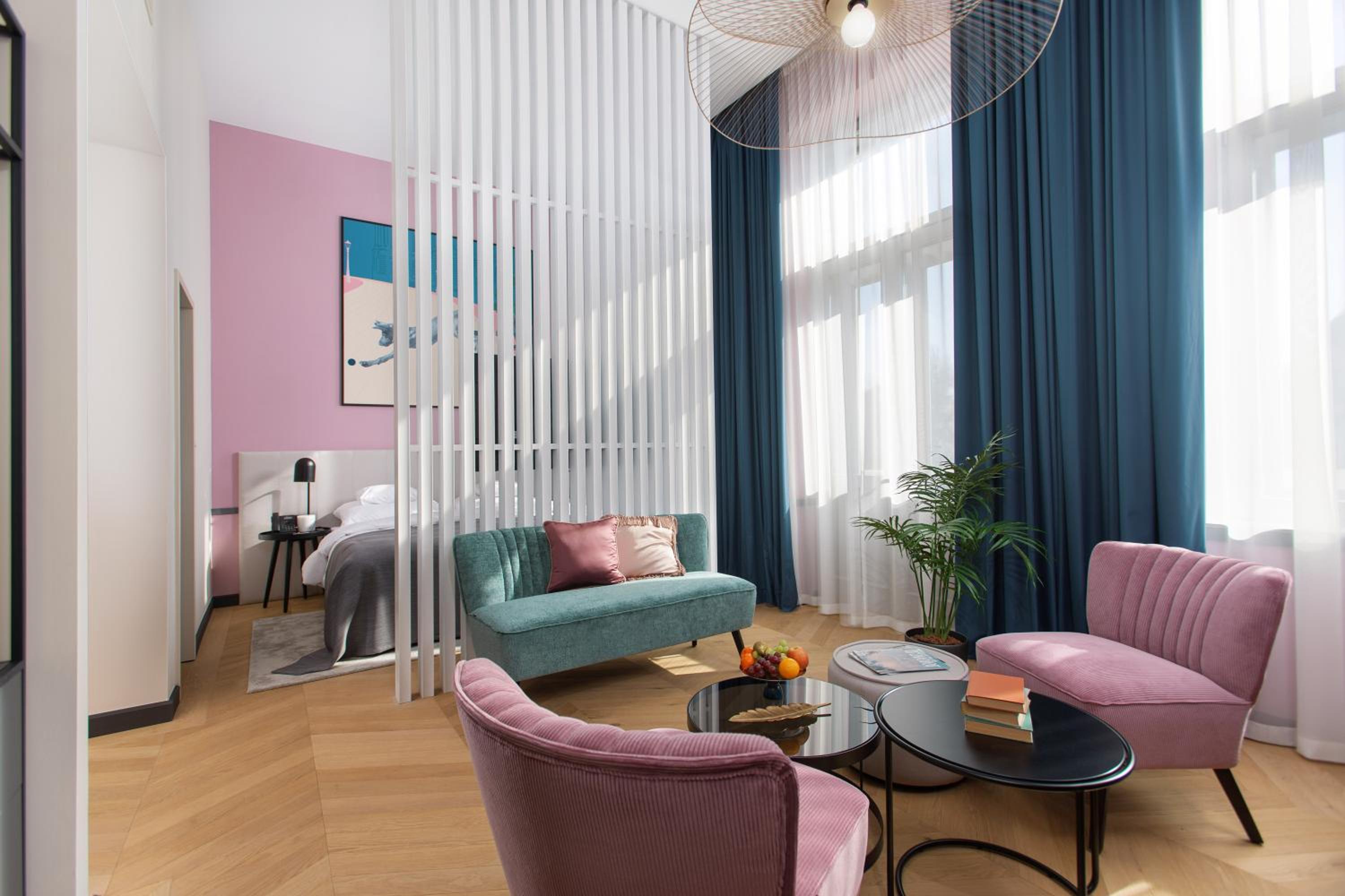 Suite - Photo 1