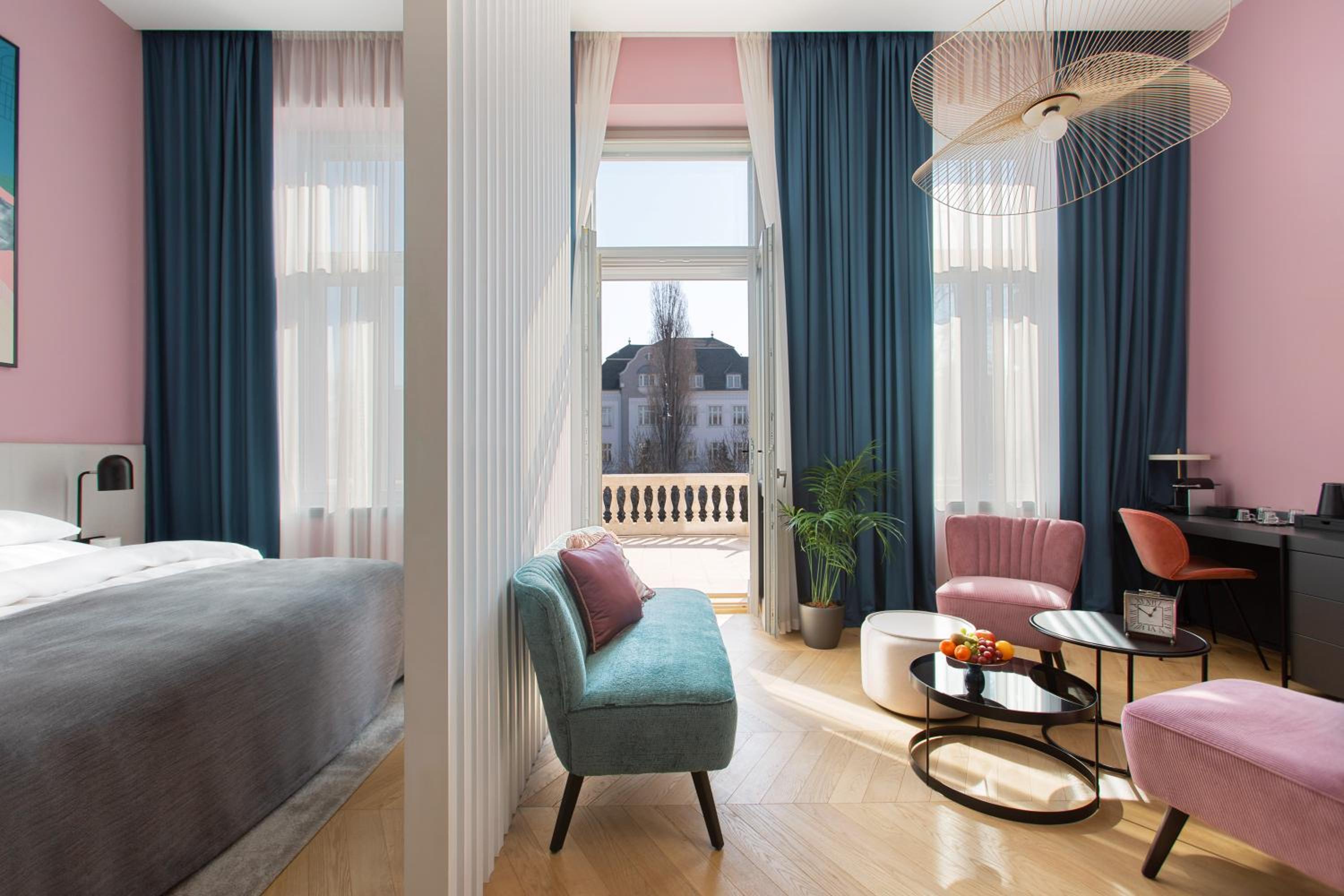 Suite - Photo 3