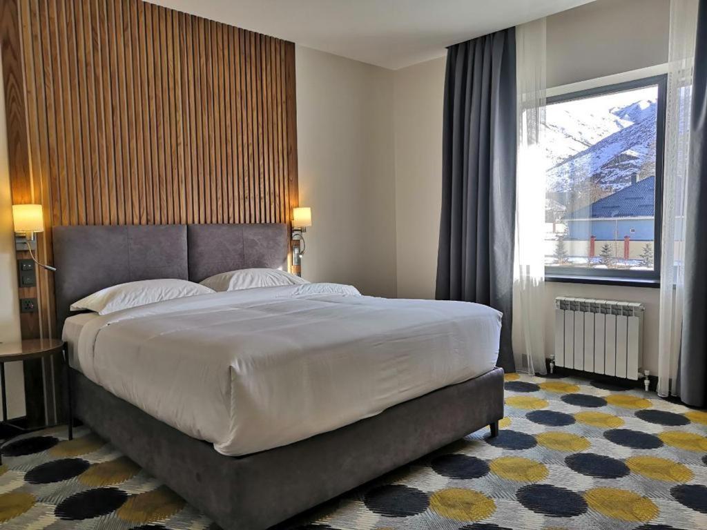 Deluxe King Room photo 2
