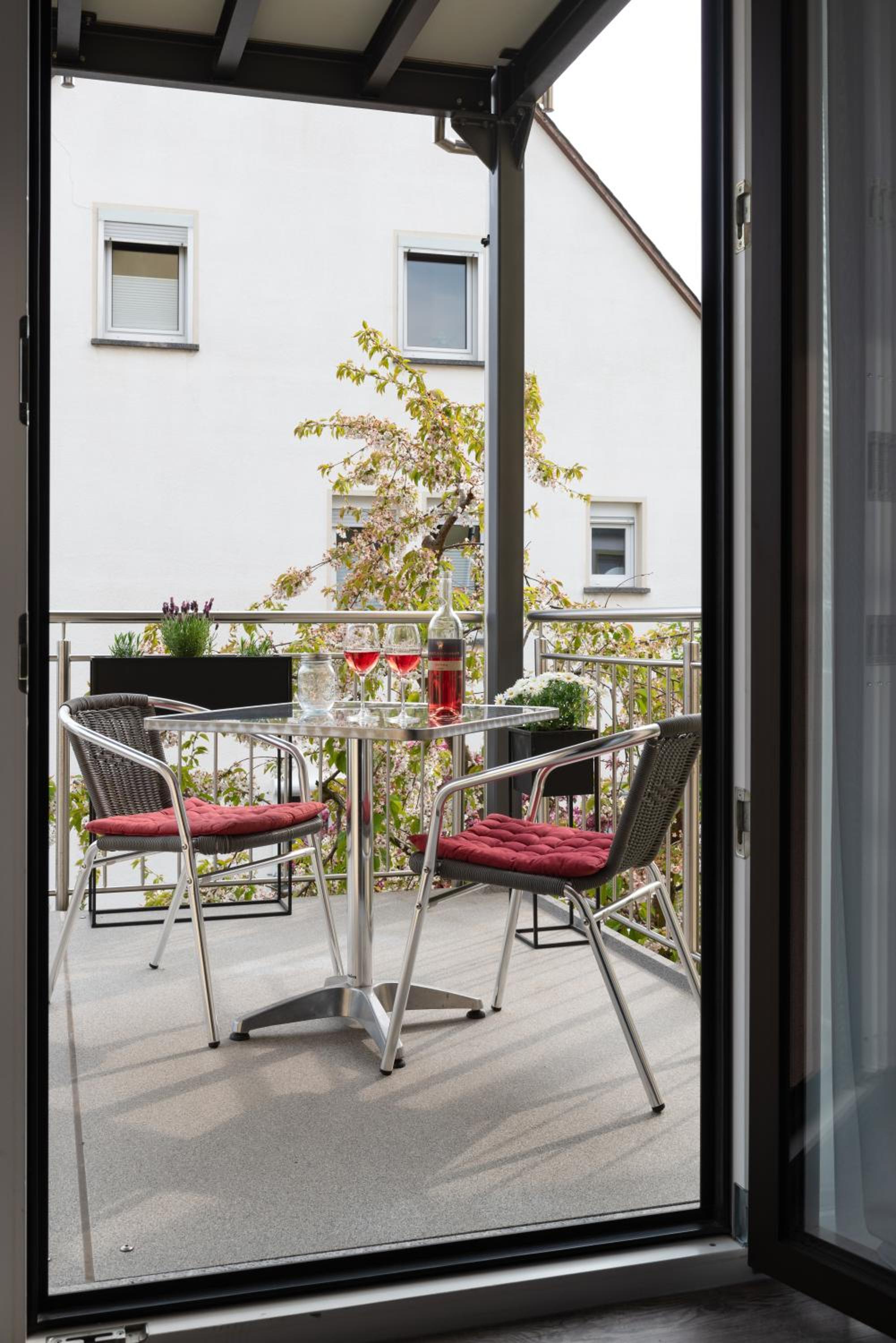 Double Room with Balcony - Photo 2
