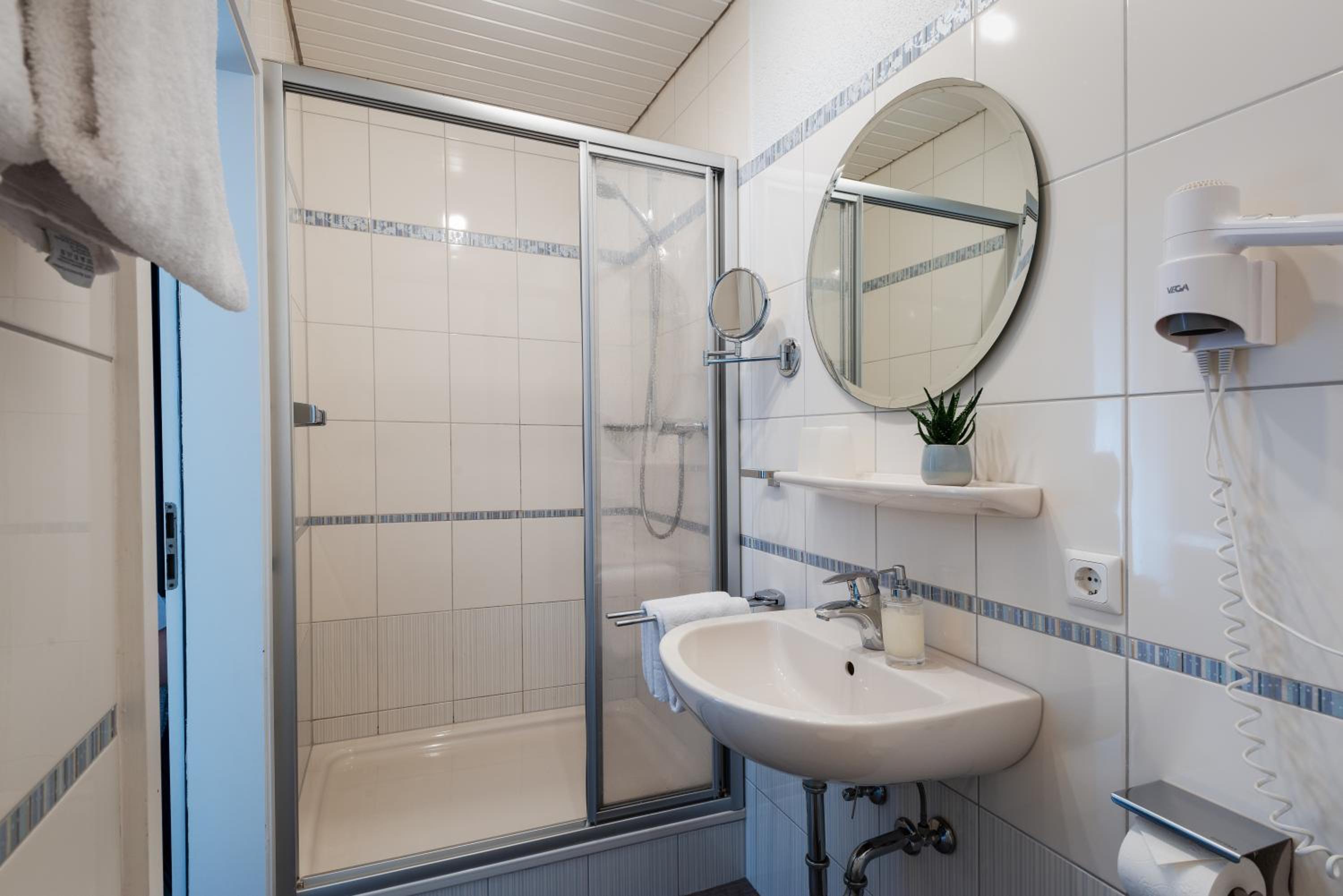 Double Room with Balcony - Photo 4