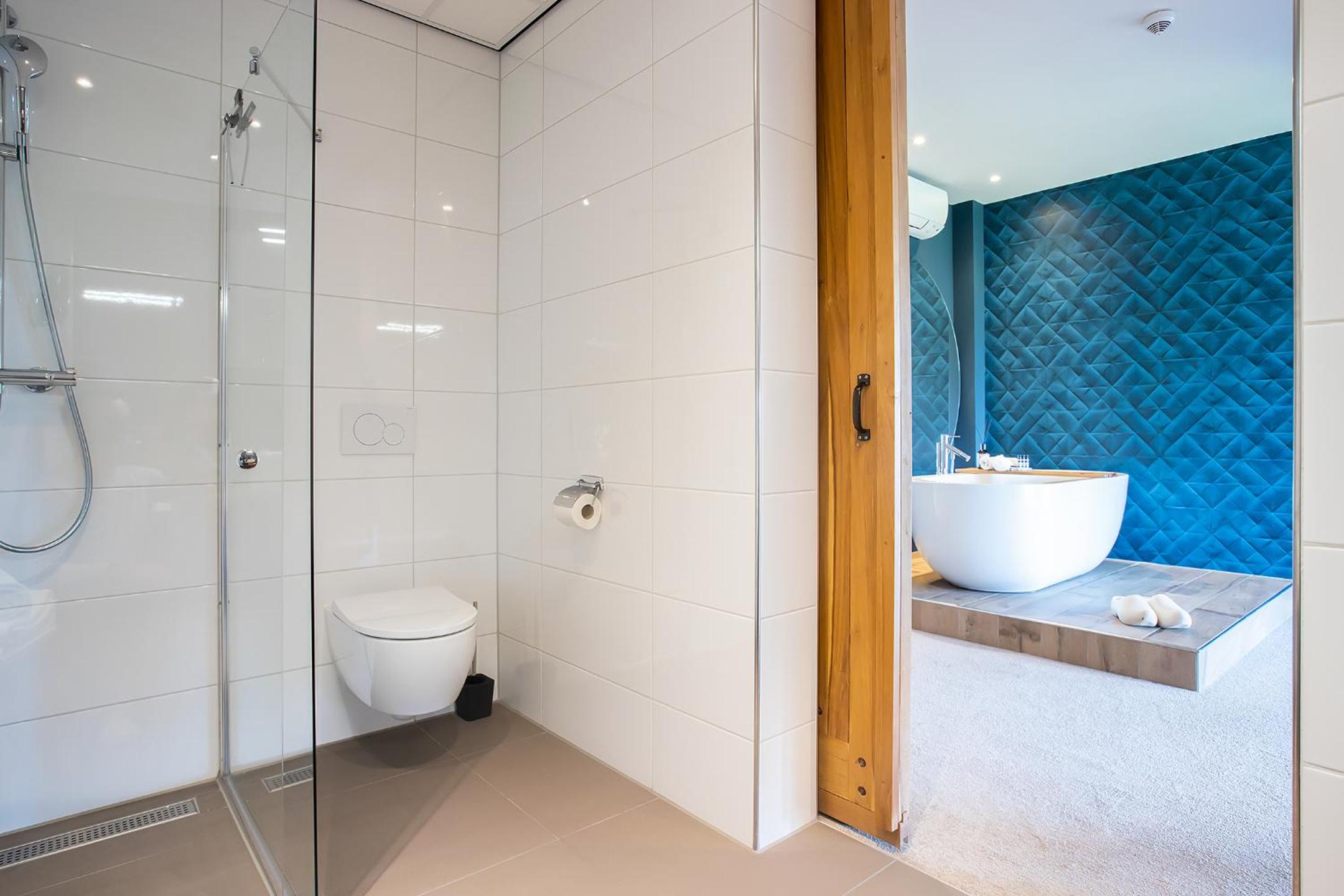 Suite with View - Photo 12